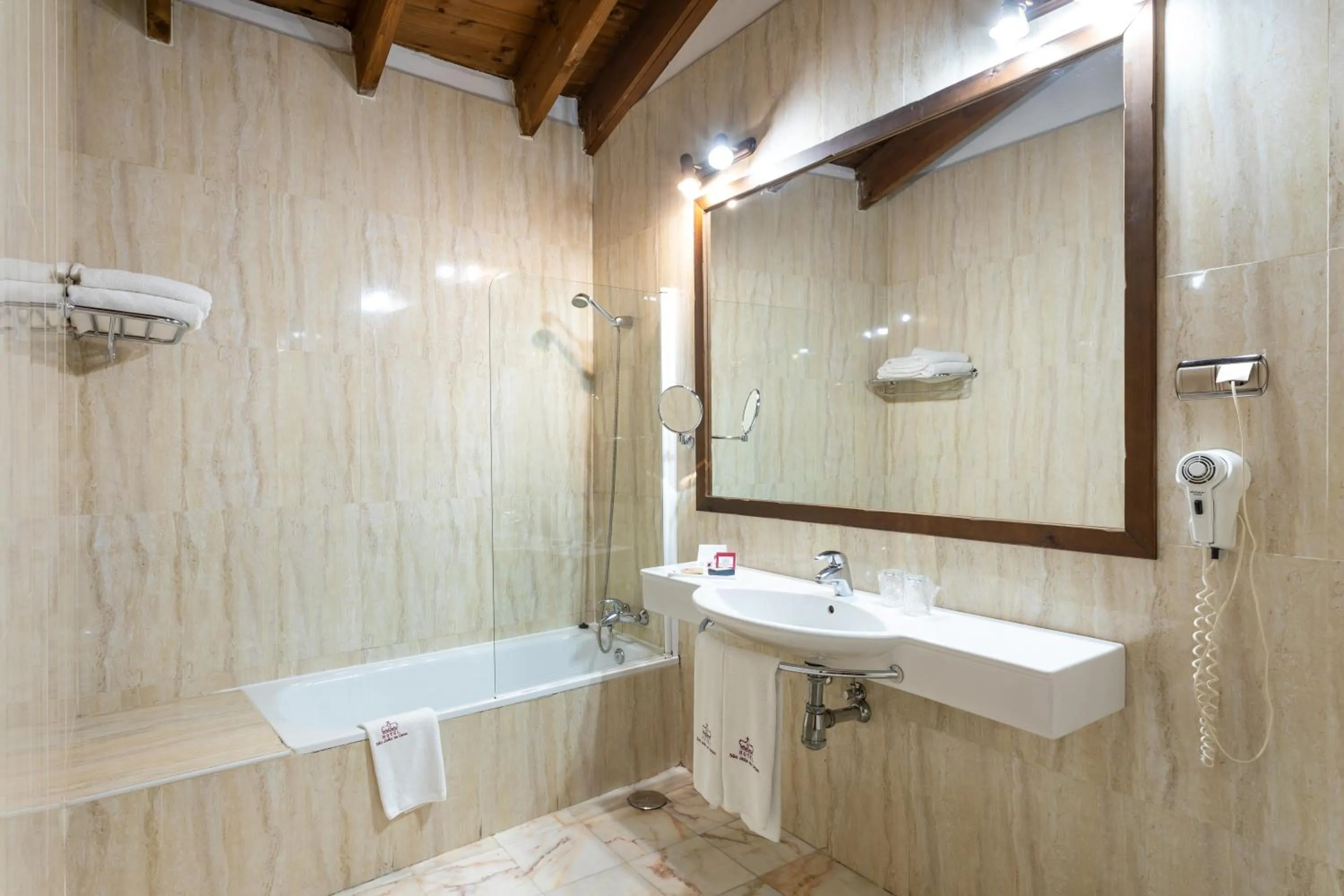 Bathroom in Hotel Sao Joao De Deus by RIDAN Hotels