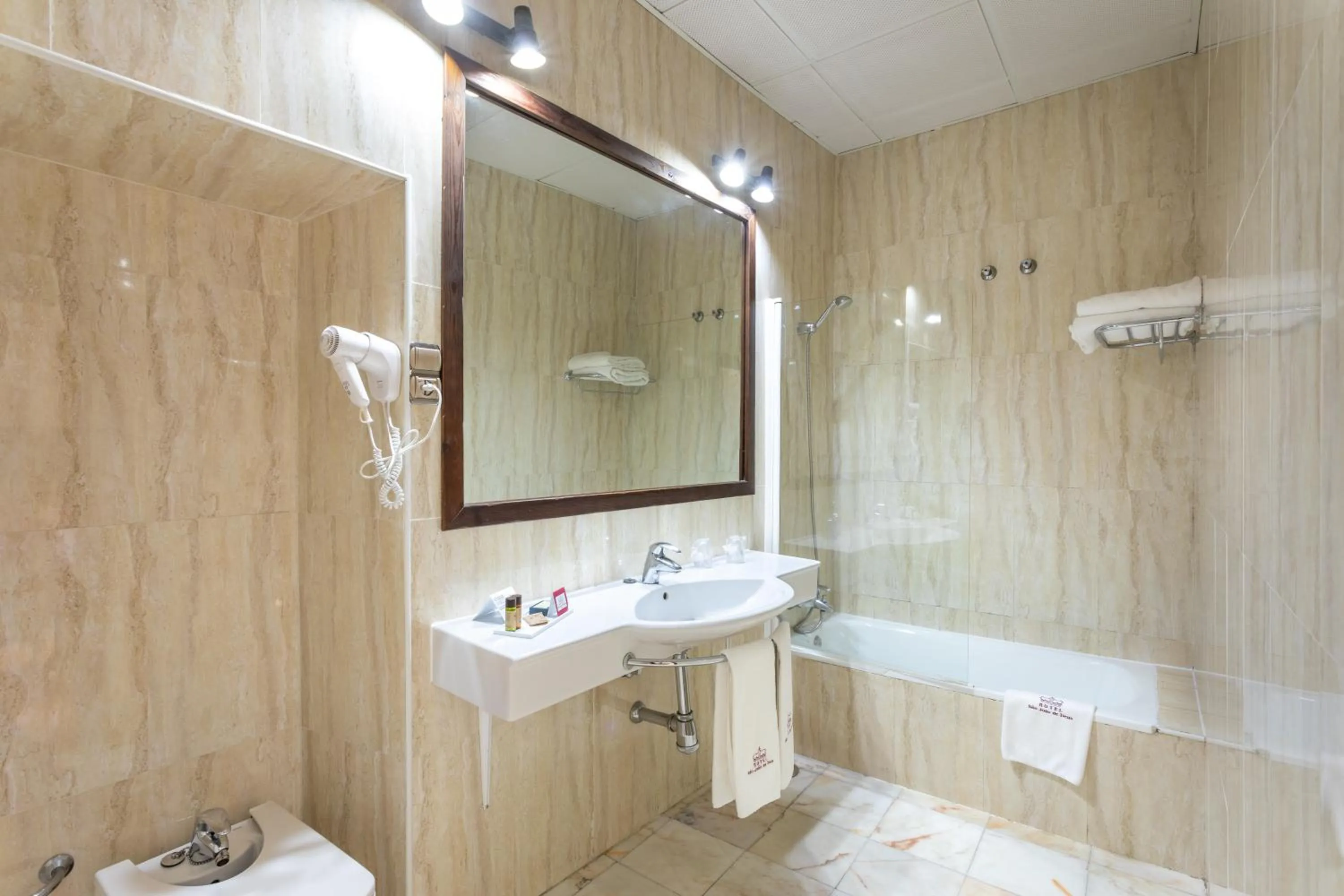 Bathroom in Hotel Sao Joao De Deus by RIDAN Hotels