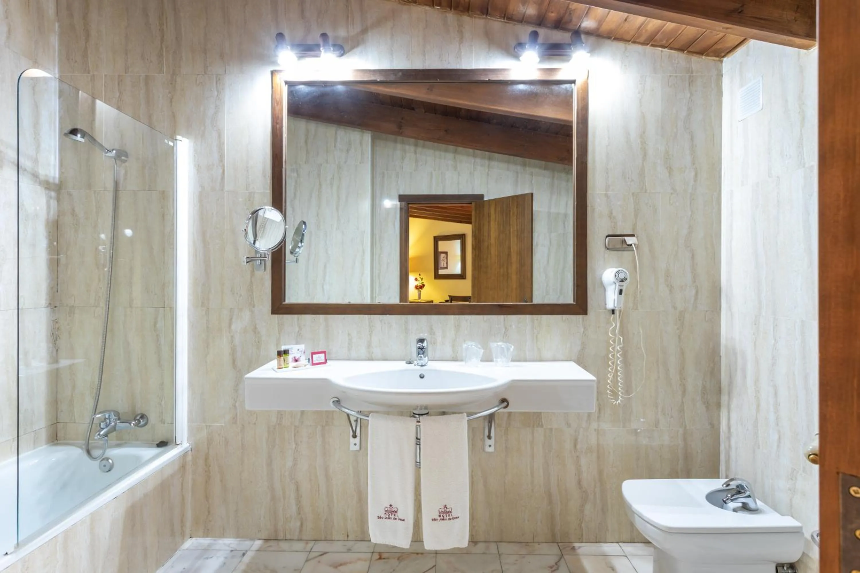 Bathroom in Hotel Sao Joao De Deus by RIDAN Hotels