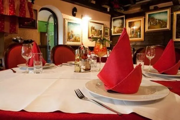 Restaurant/places to eat in Hotel Makin