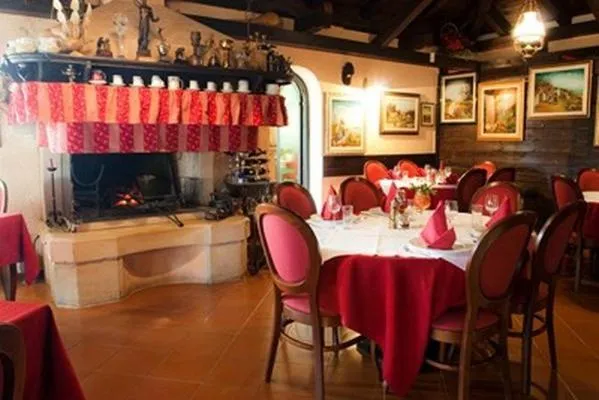 Restaurant/places to eat in Hotel Makin