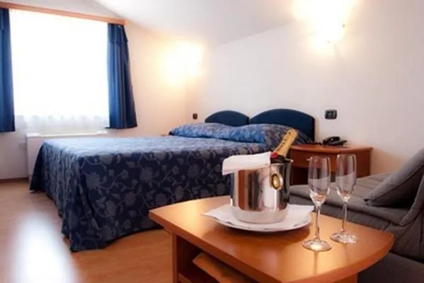 Day, Bed in Hotel Makin