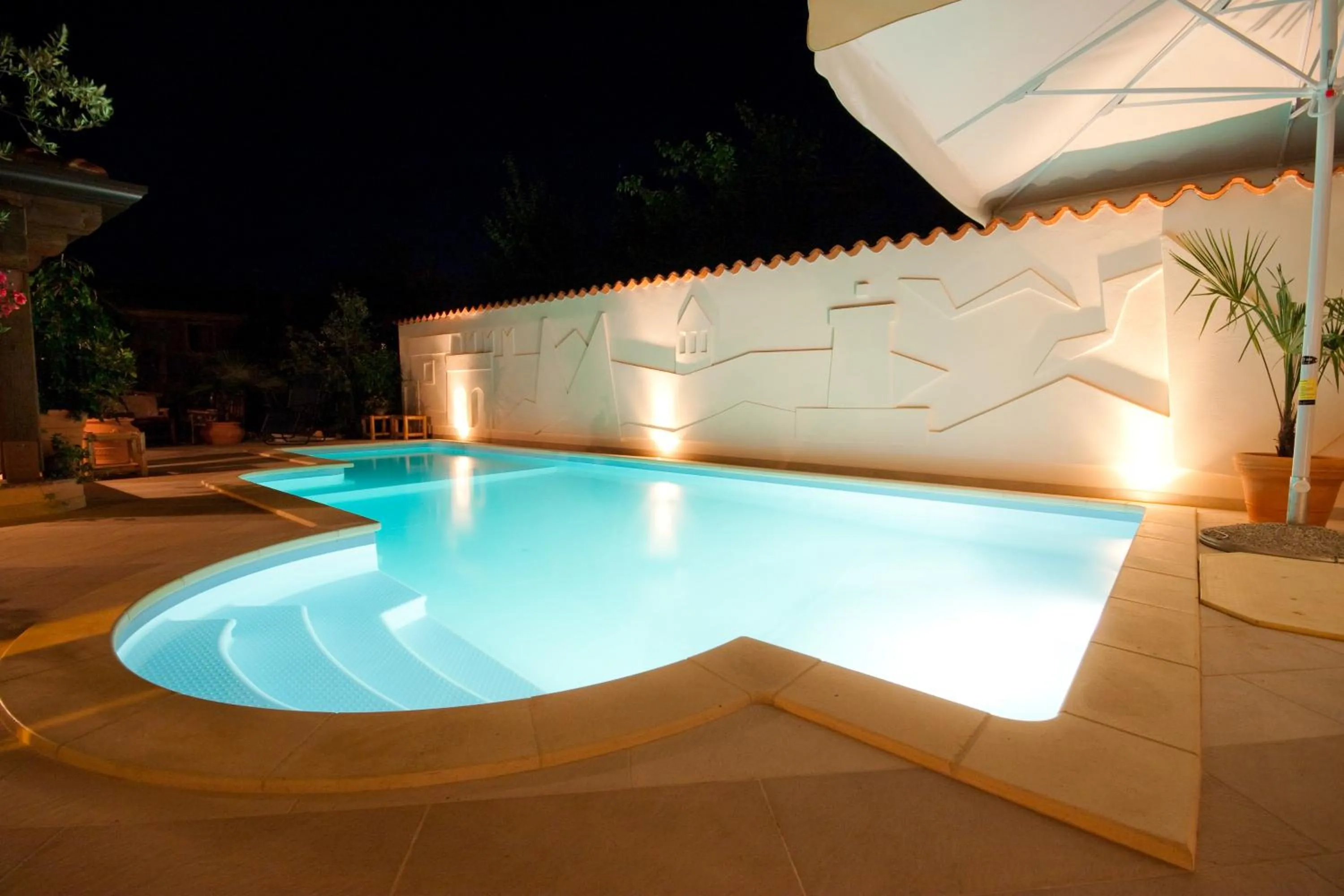 Swimming pool in Hotel Makin