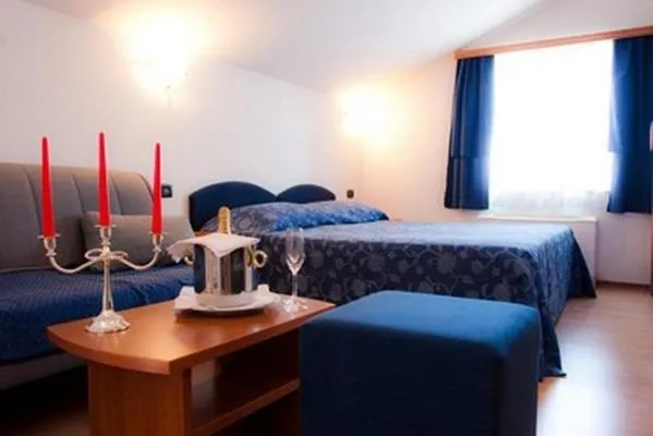 Day, Bed in Hotel Makin