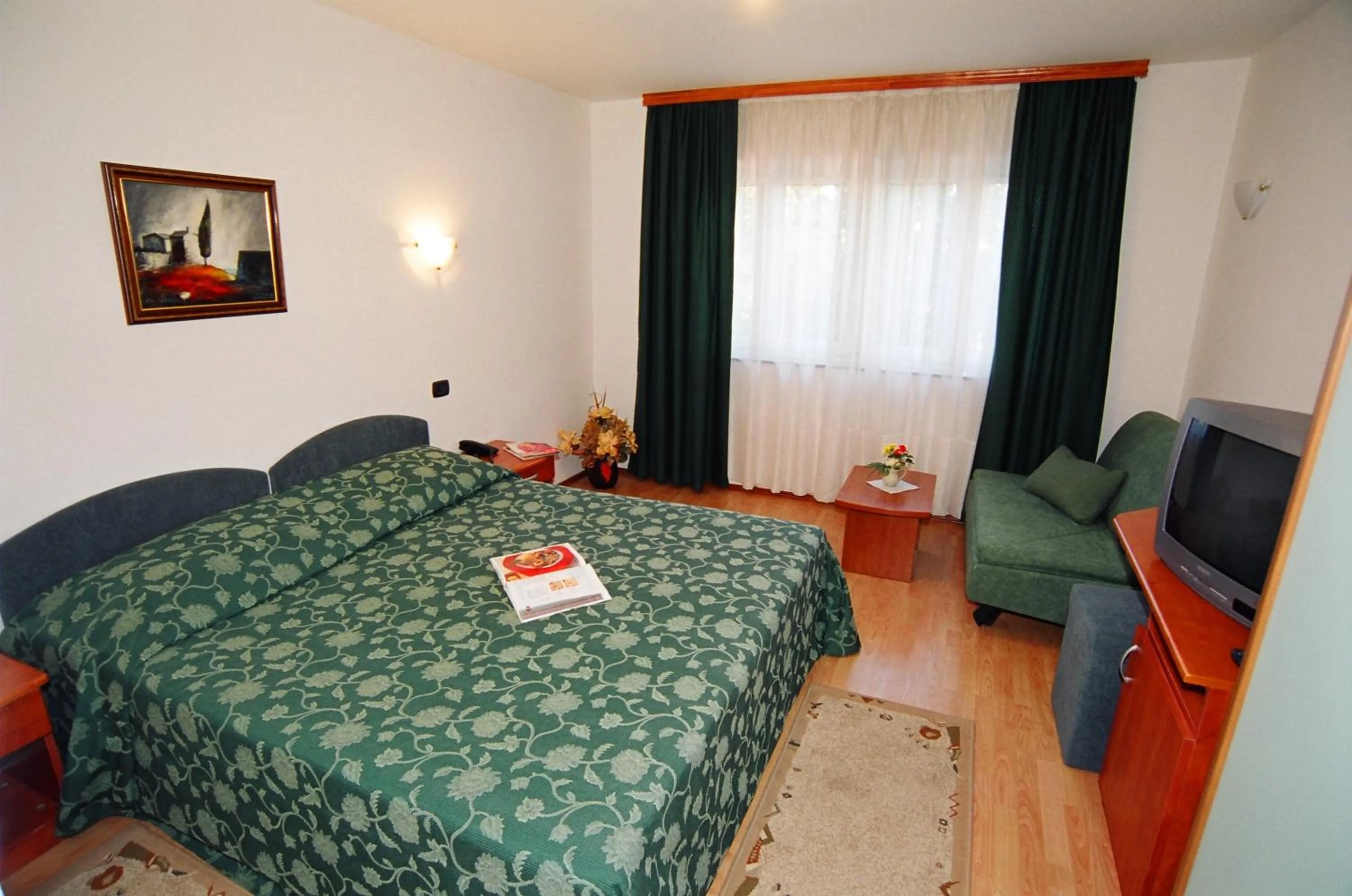 Day, Bed in Hotel Makin