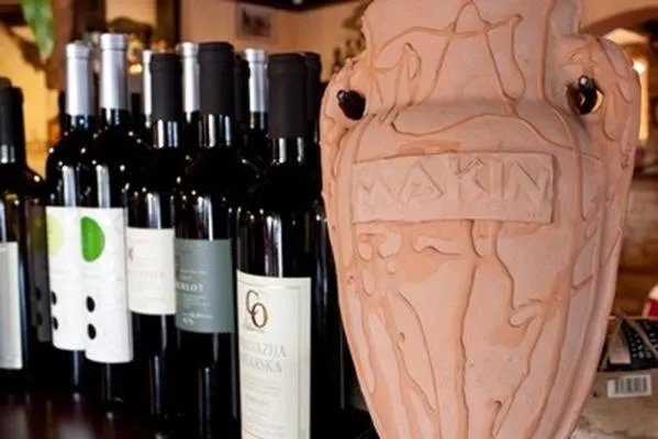 Alcoholic drinks in Hotel Makin