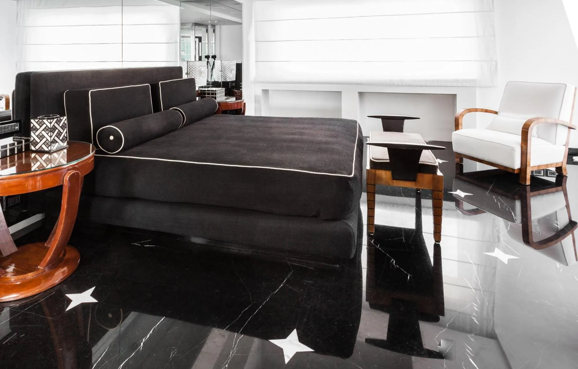 Bedroom, Bed in Jumeirah Capri Palace