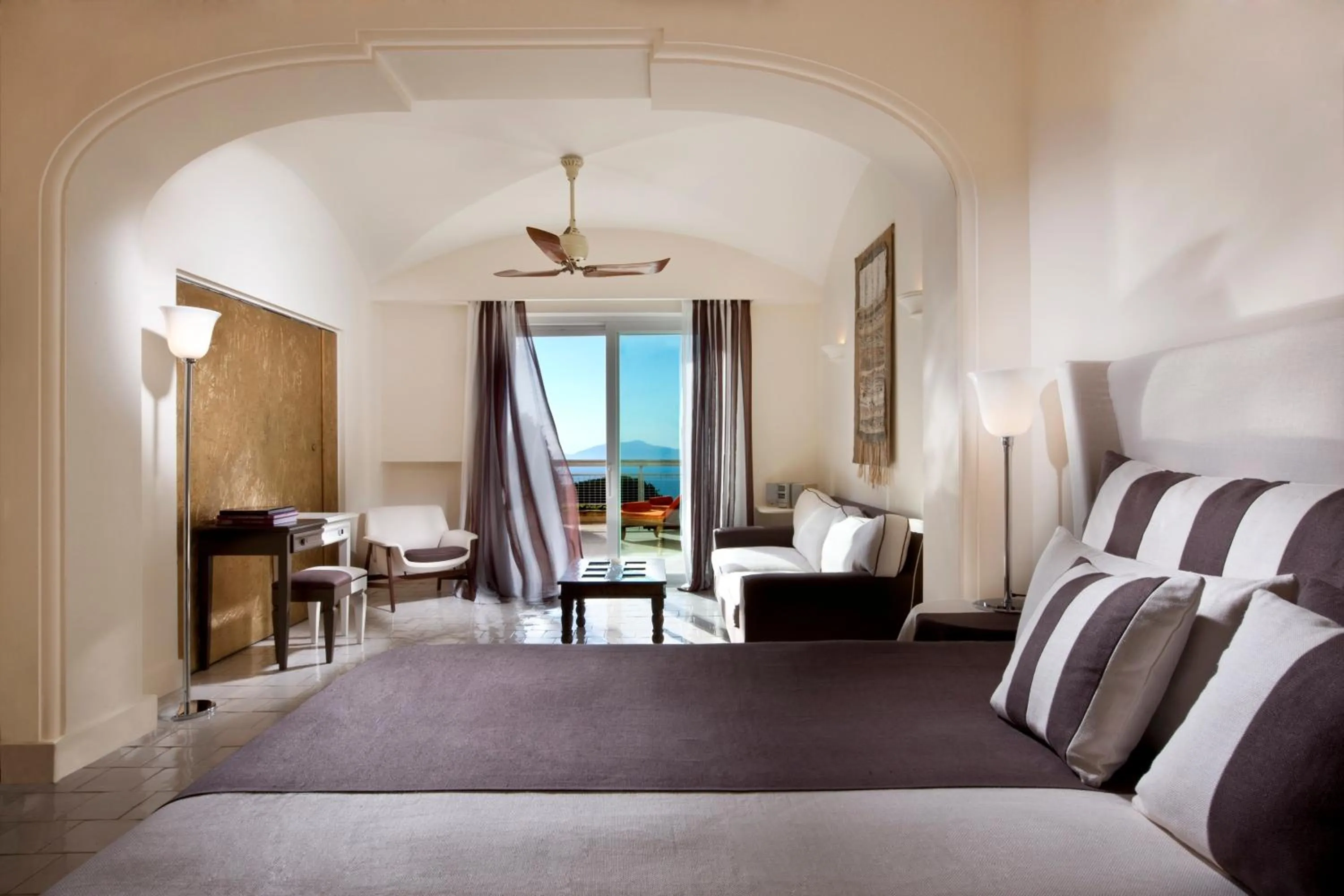 Living room, Bed in Jumeirah Capri Palace