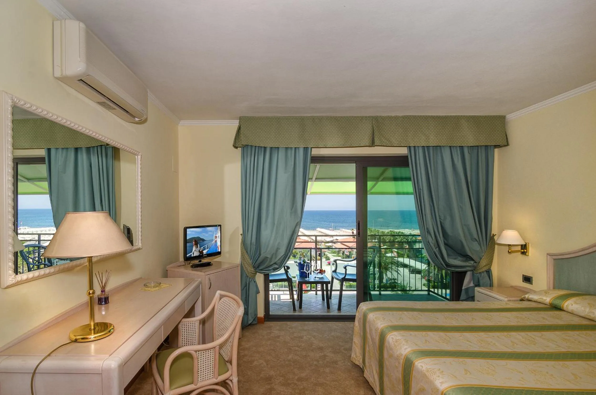 Photo of the whole room in Hotel Siesta