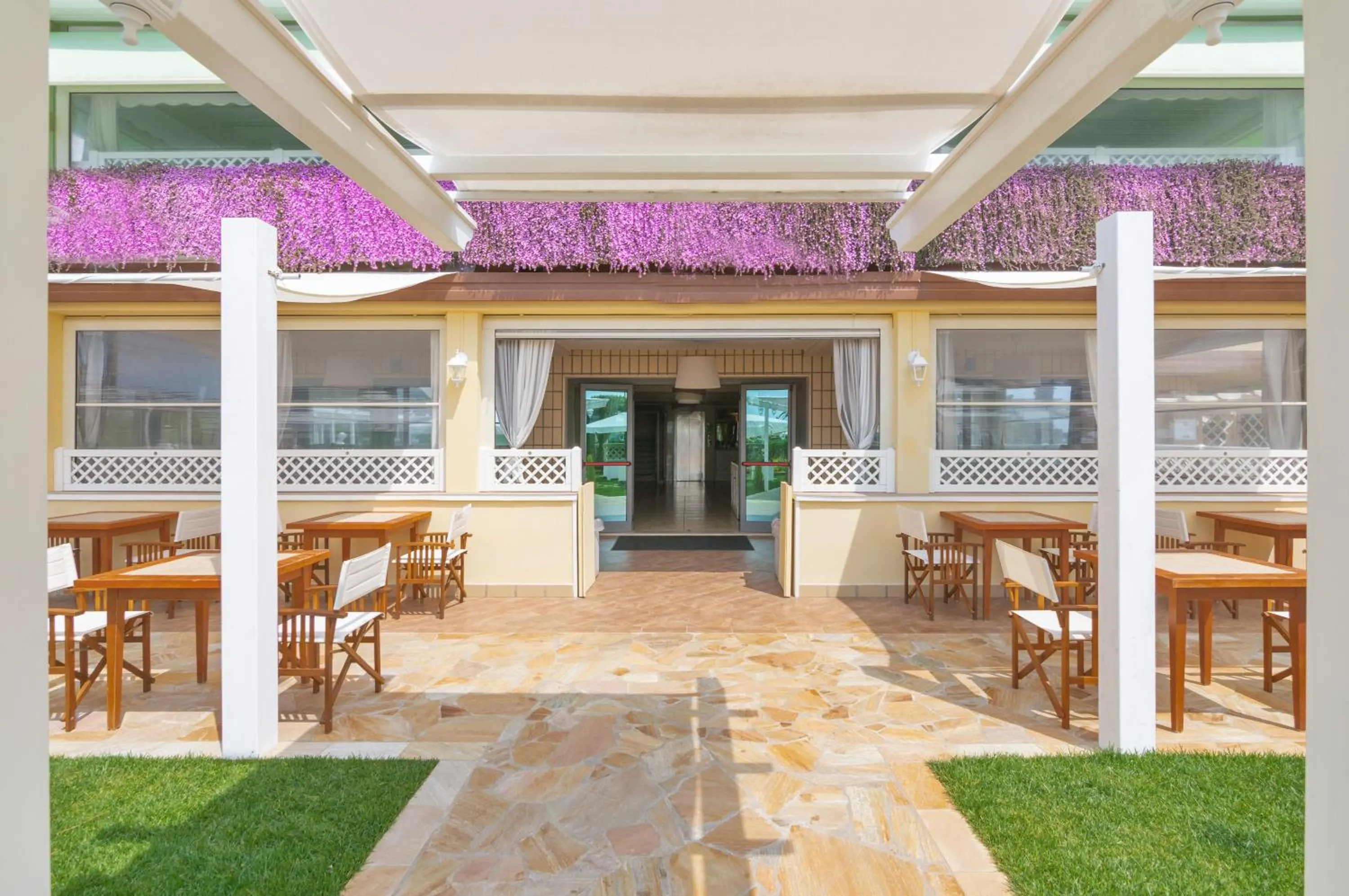 Property building in Hotel Siesta