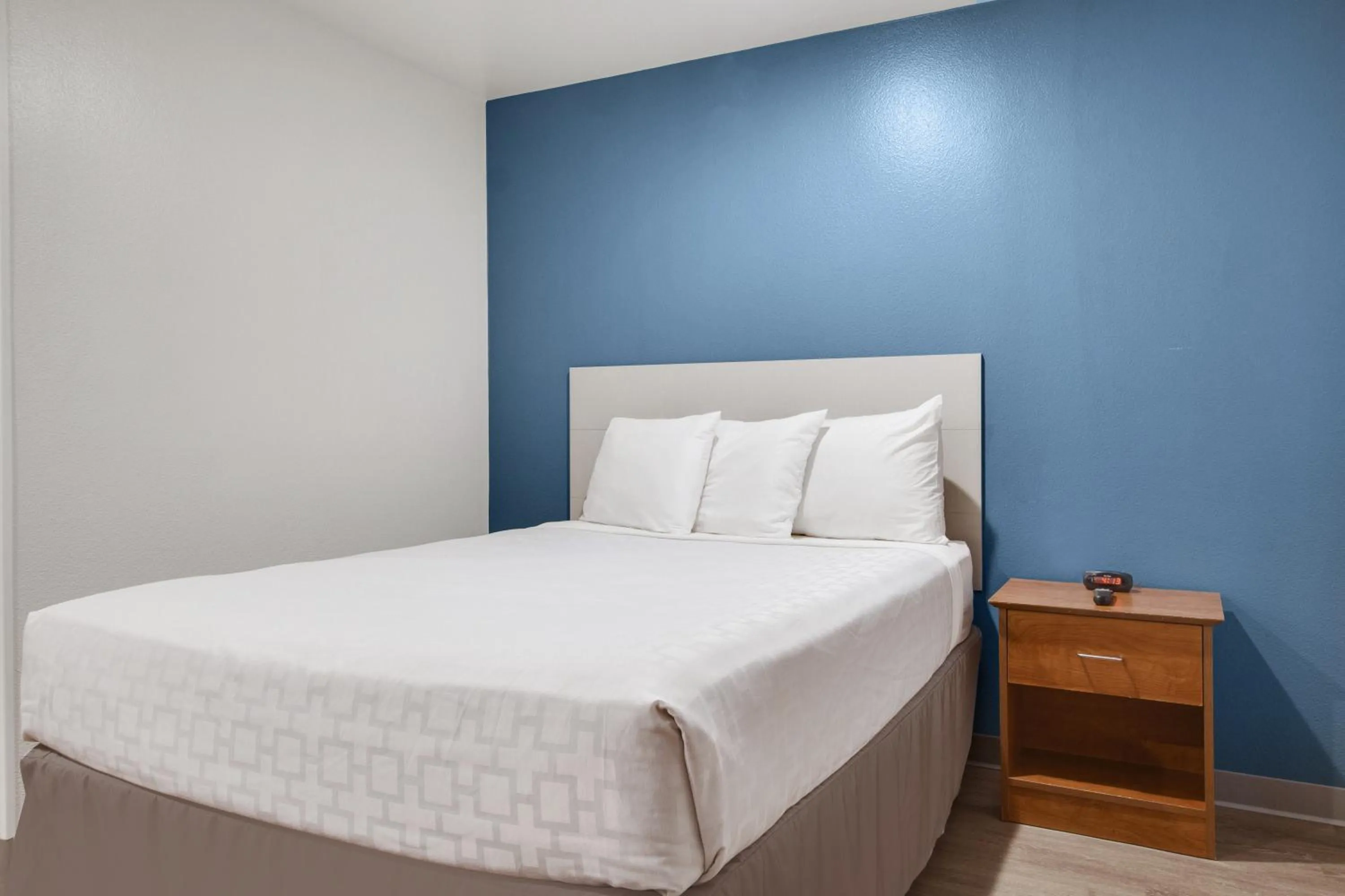 Bed in WoodSpring Suites Texas City