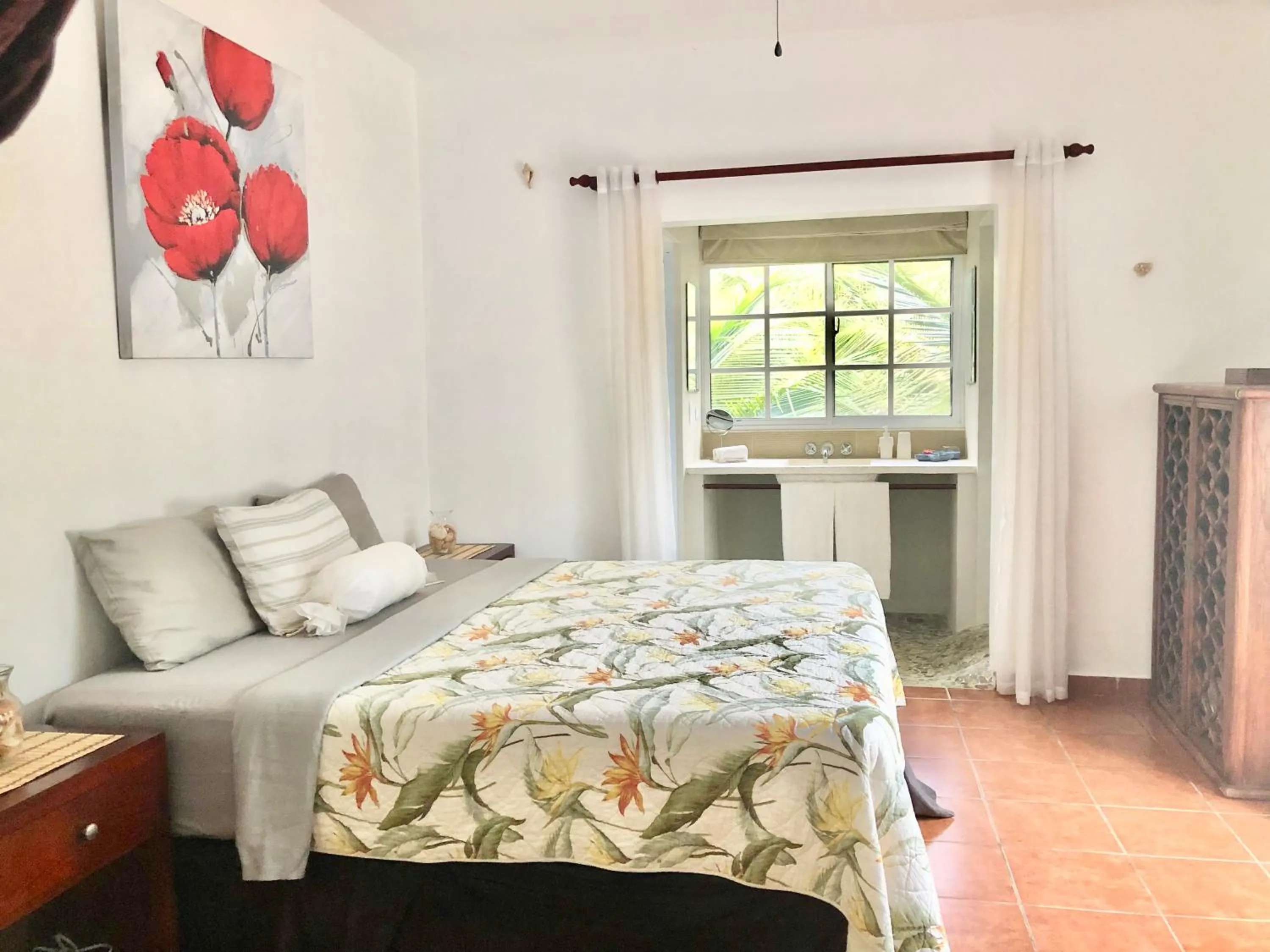 Bed in Baoba Breeze Bed & Breakfast- beachfront paradise