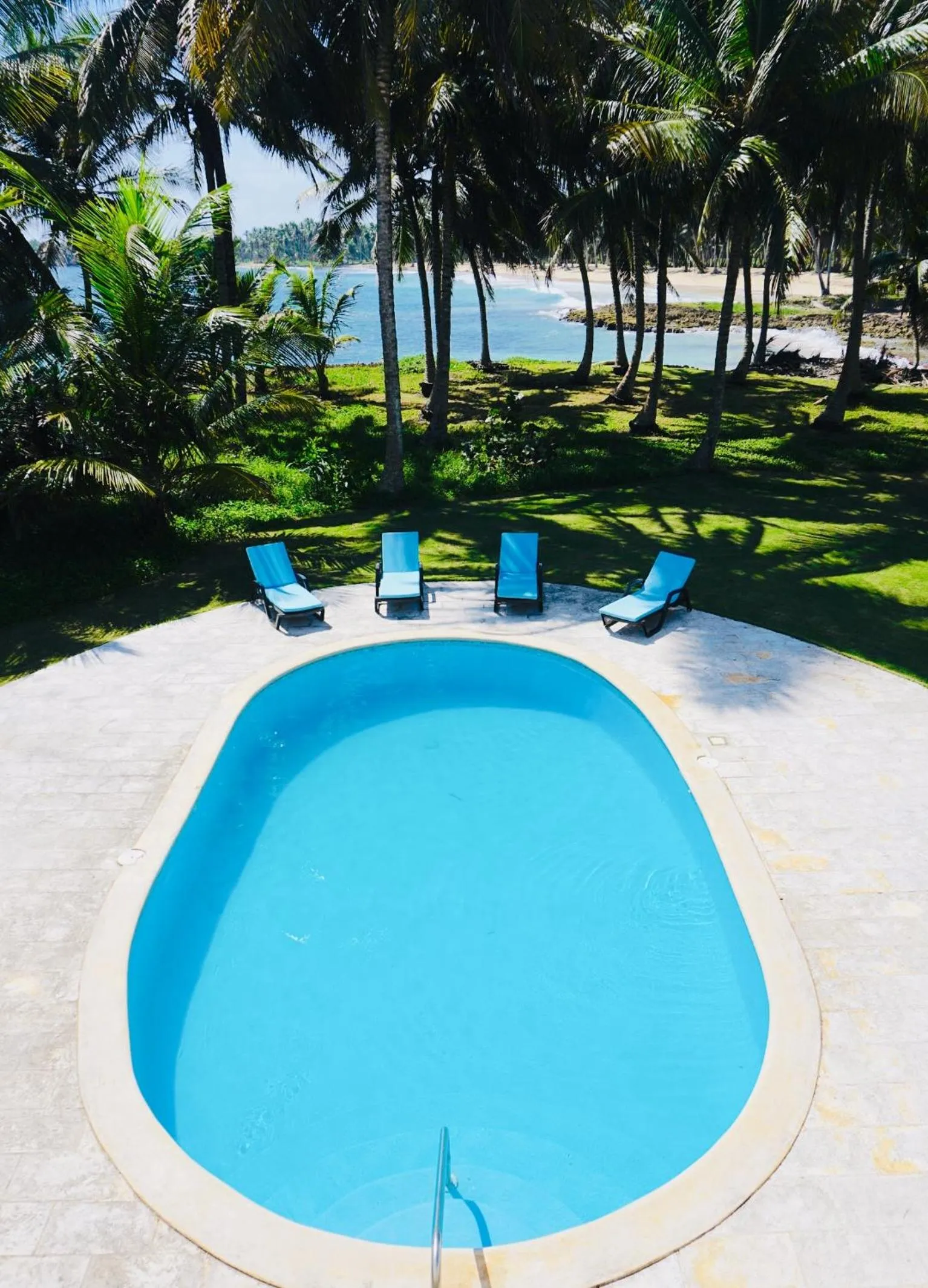 Garden view in Baoba Breeze Bed & Breakfast- beachfront paradise