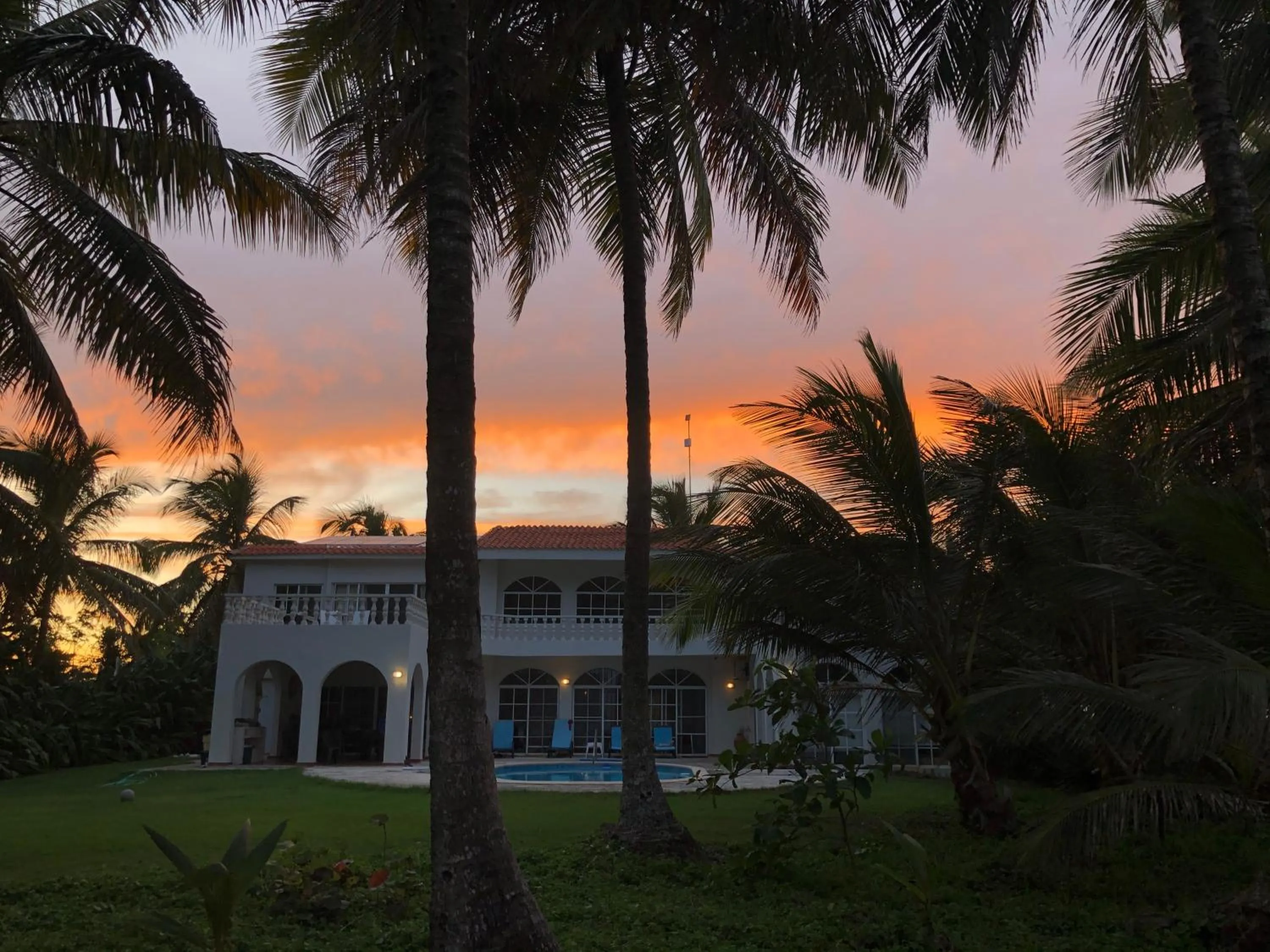 Sunset in Baoba Breeze Bed & Breakfast- beachfront paradise