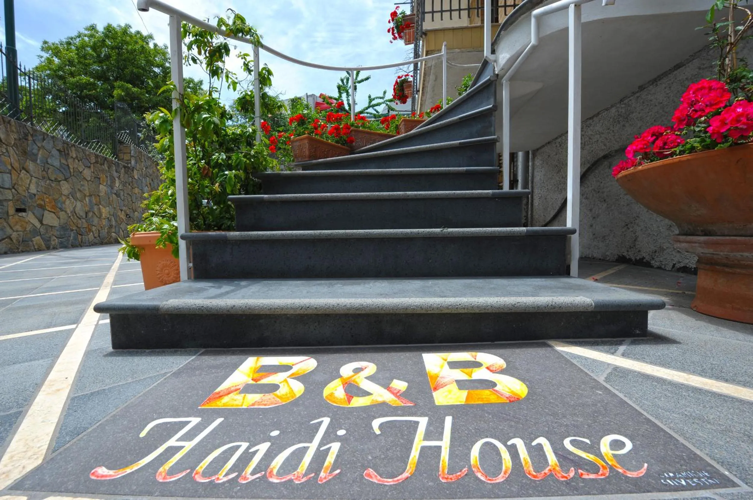 Facade/entrance in Haidi House