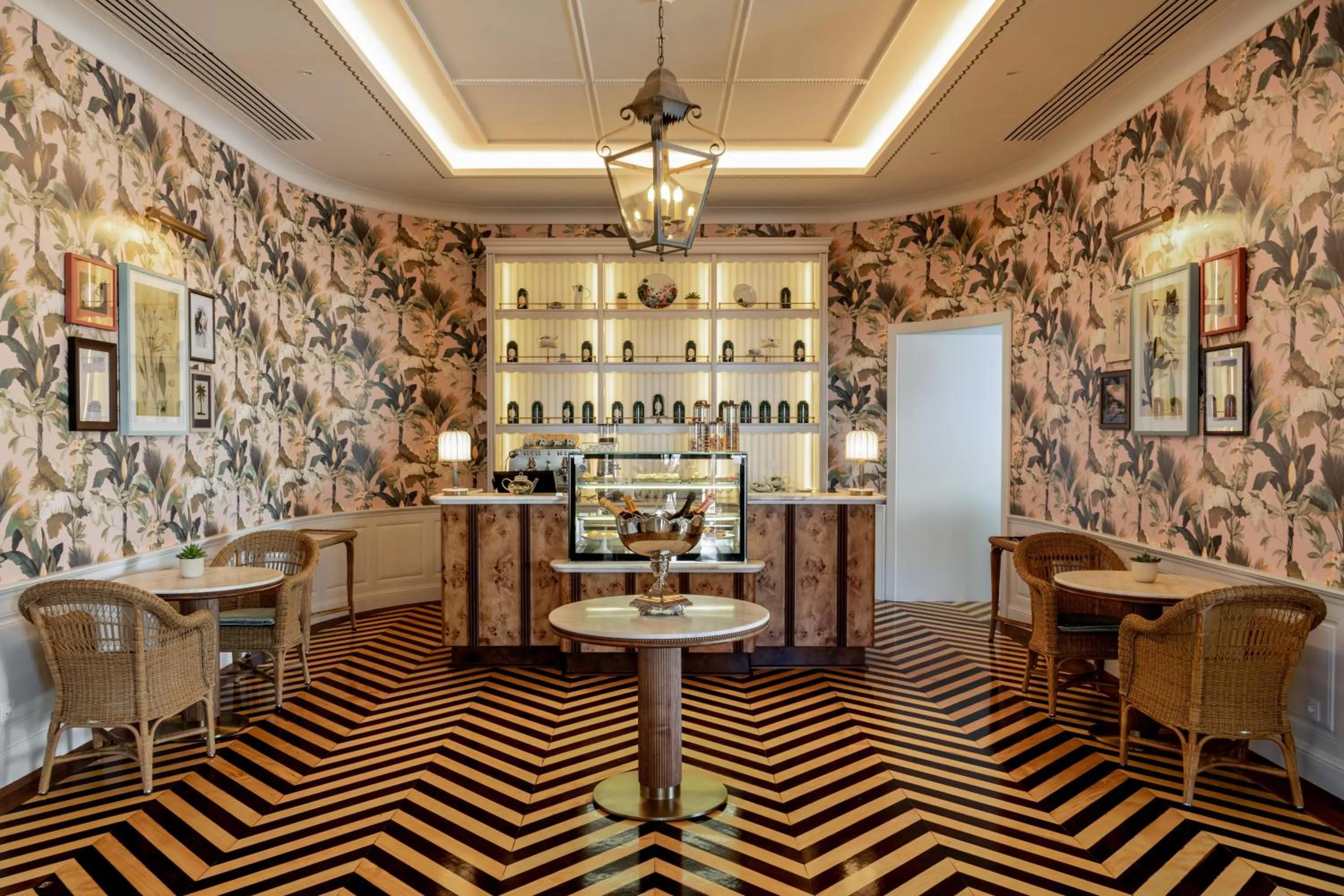 Lounge or bar in Reid's Palace, A Belmond Hotel, Madeira