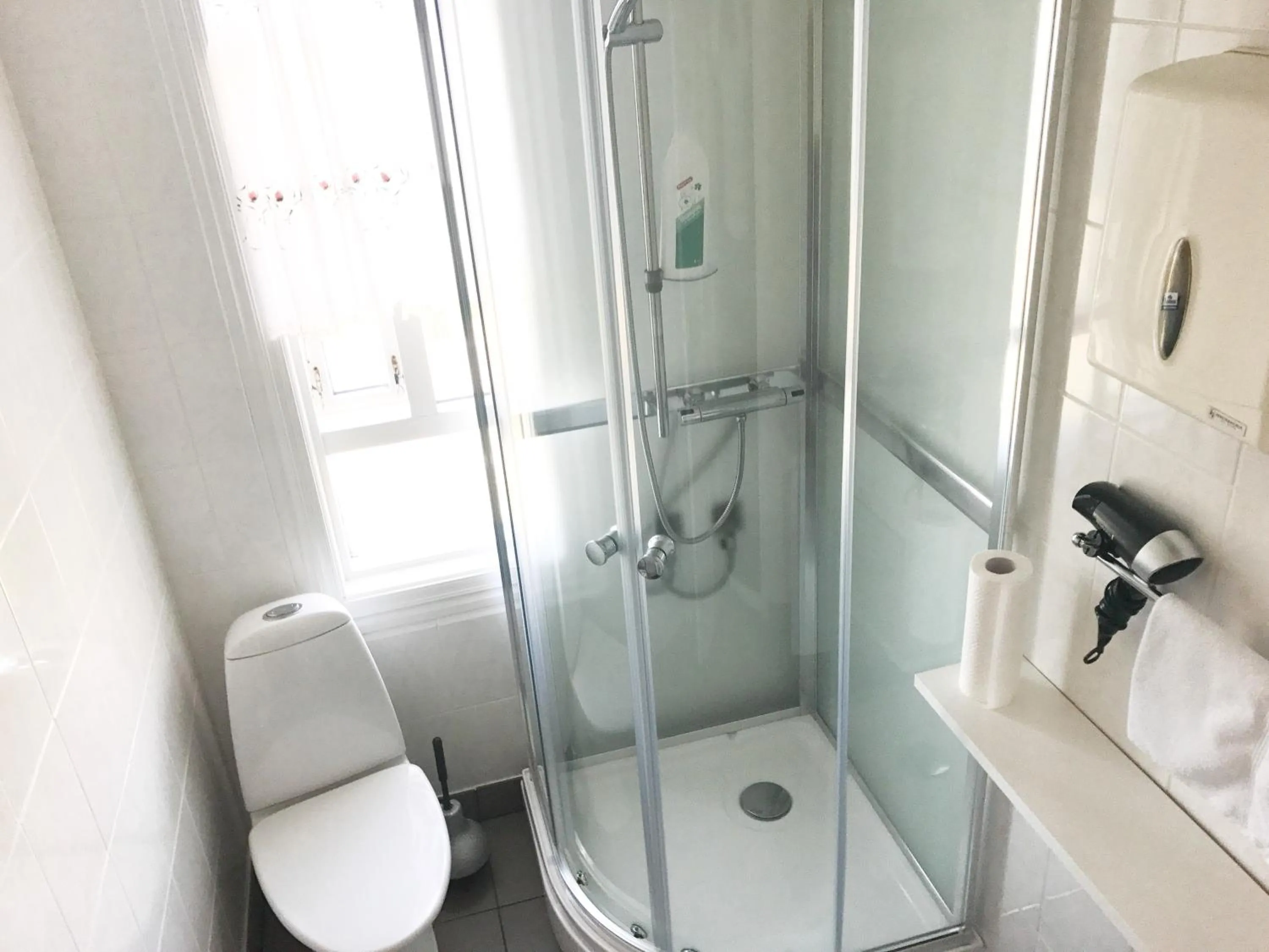 Shower in Guesthouse Kiljan