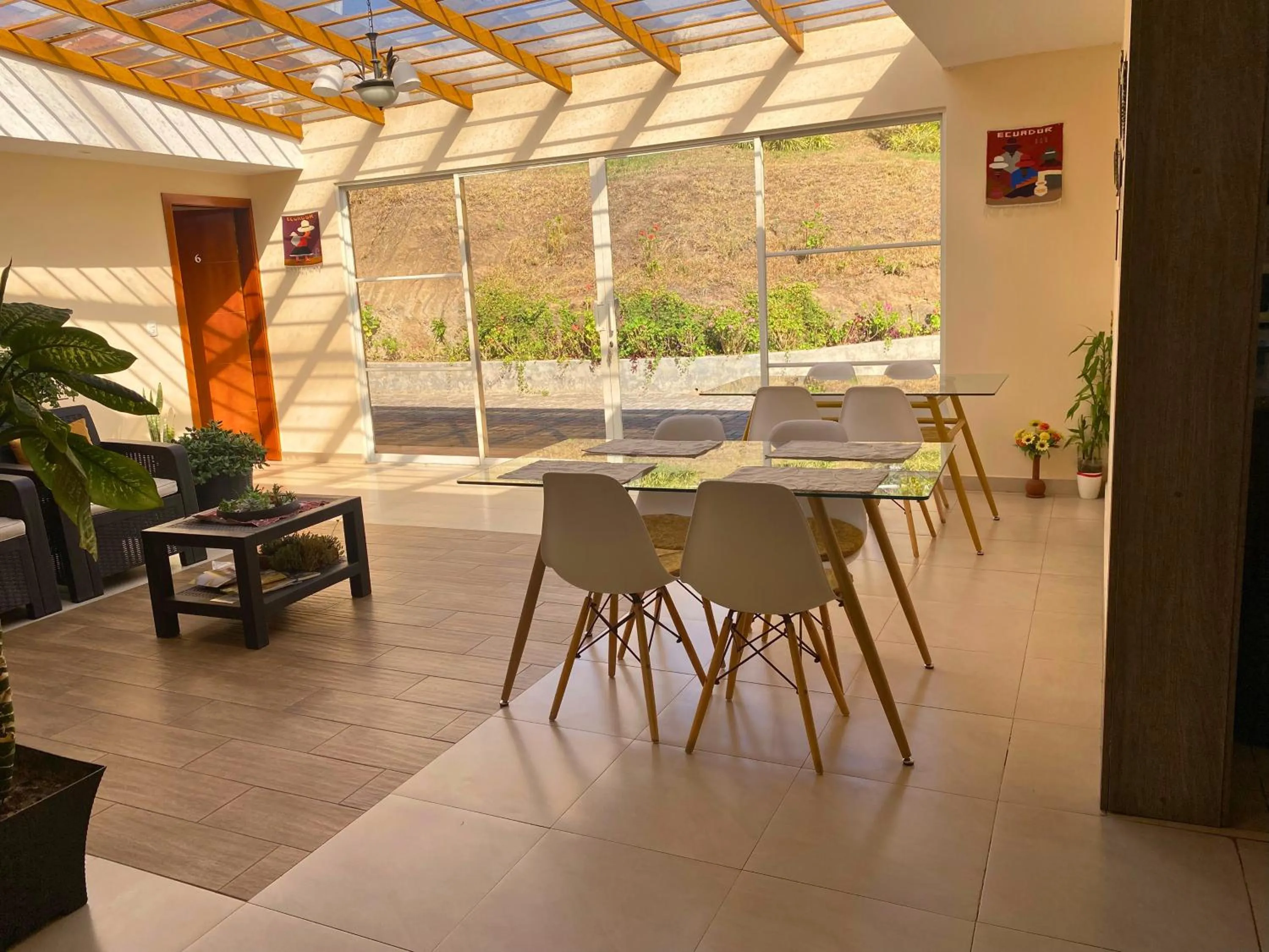 Dining area in Las Hortensia's Casa De Huespedes