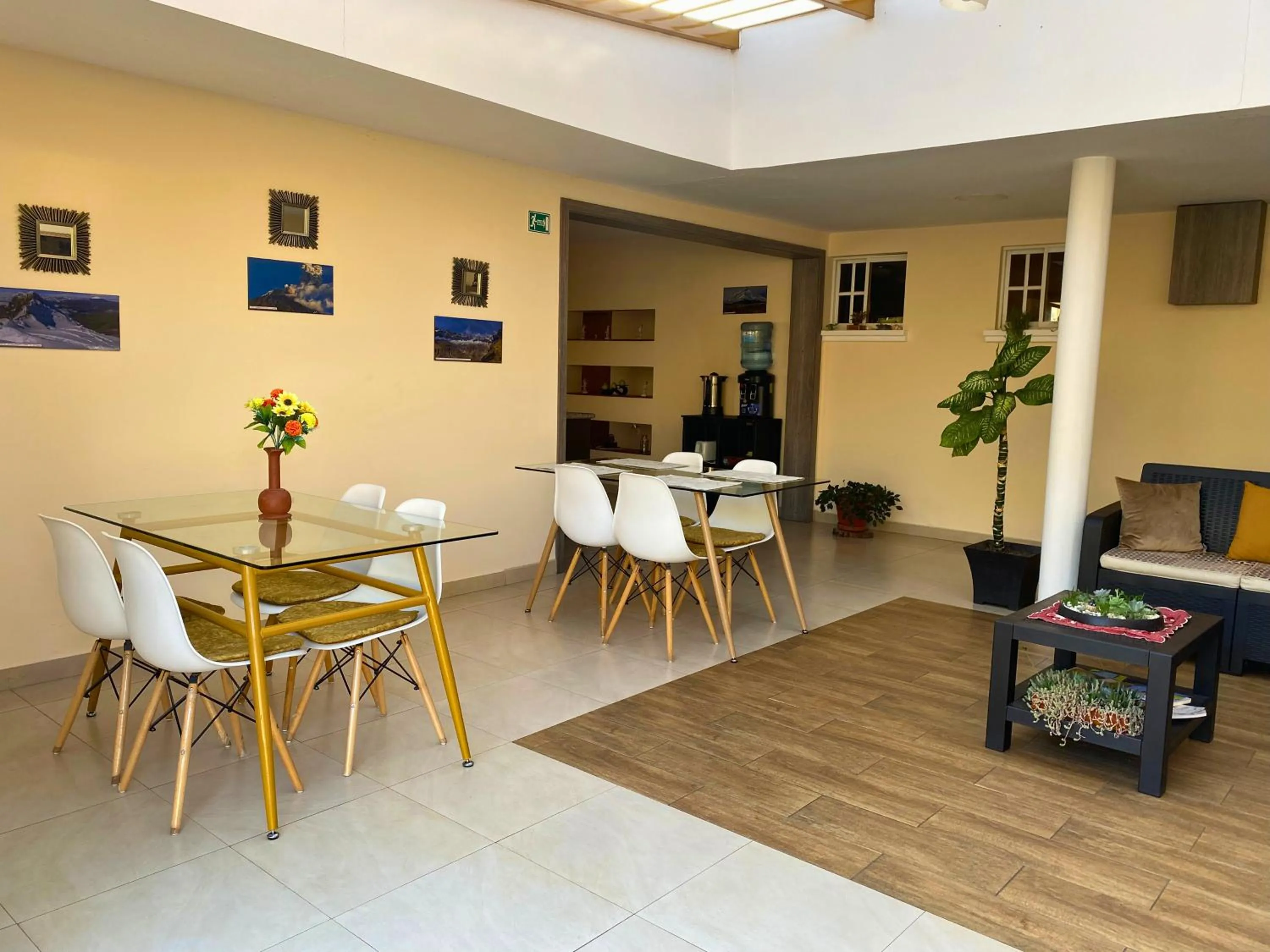 Dining area in Las Hortensia's Casa De Huespedes