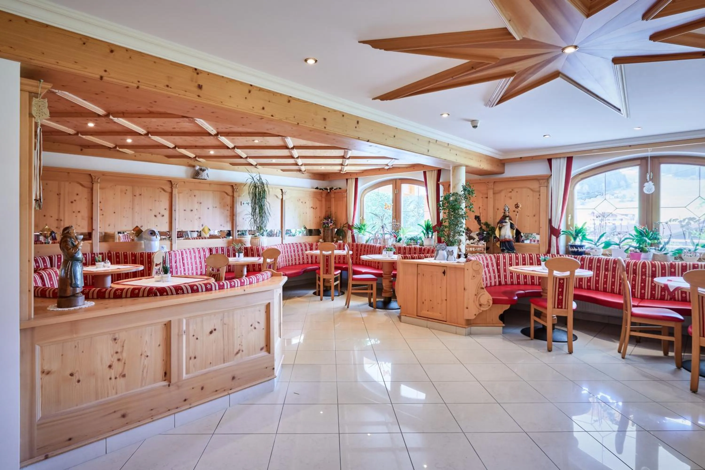 Lounge or bar in Alpenhotel Schönwald Superior