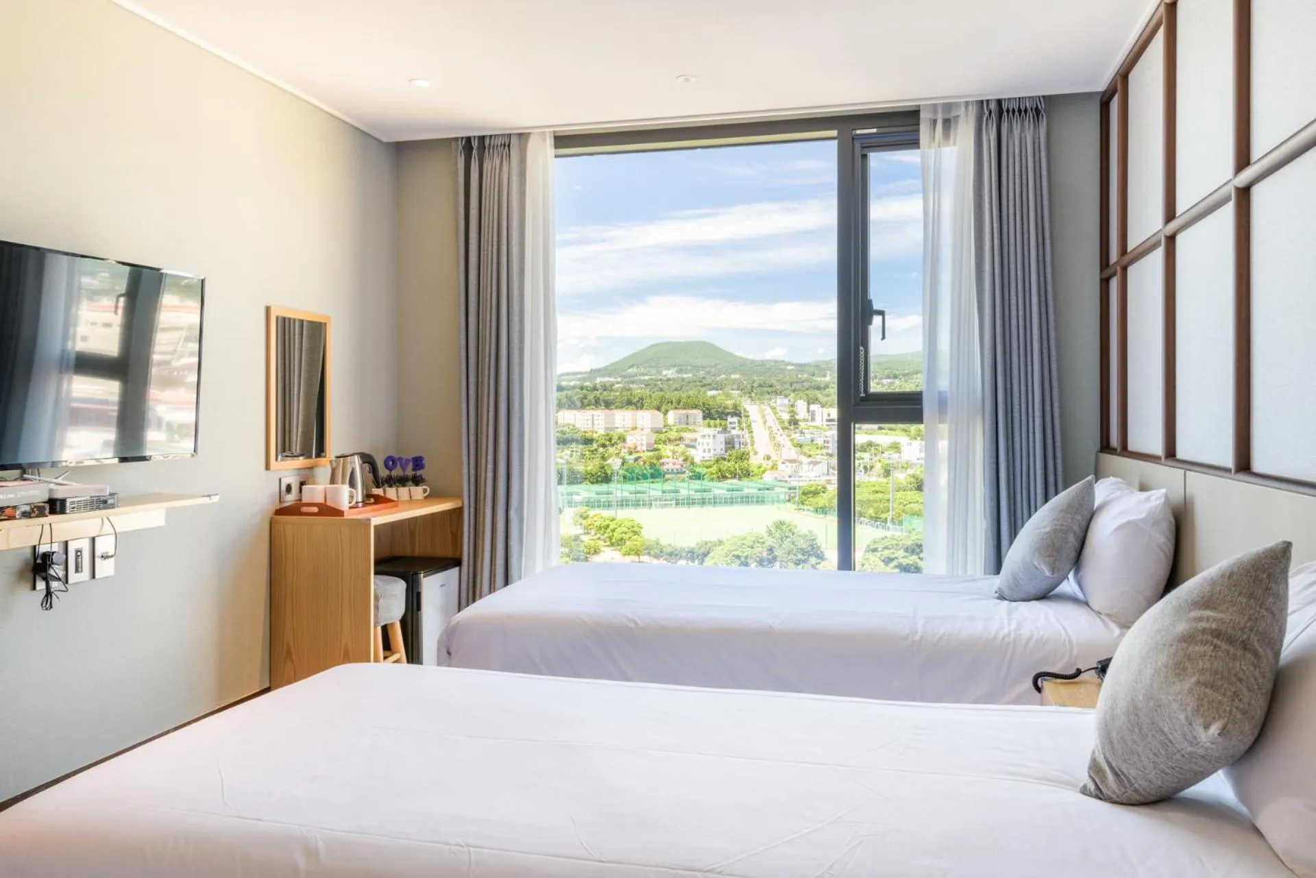 Bedroom, Bed in Shin Shin Hotel Cheonjiyeon