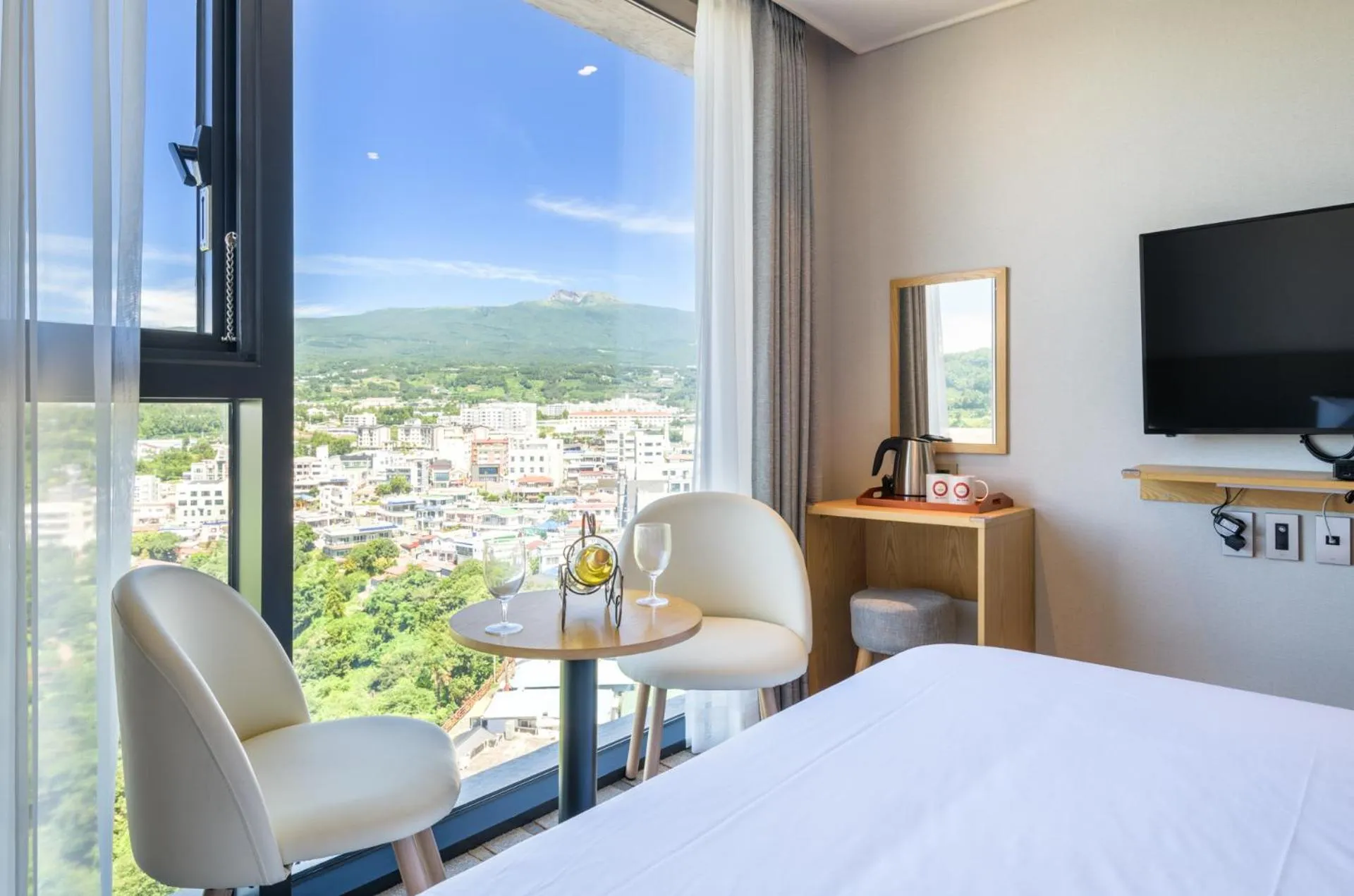 Coffee/tea facilities in Shin Shin Hotel Cheonjiyeon