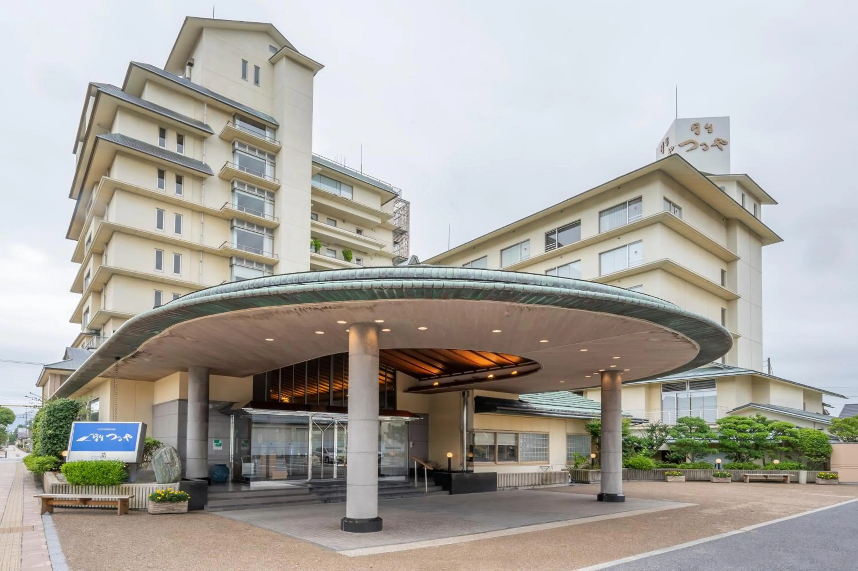 Property building in Kaike Tsuruya