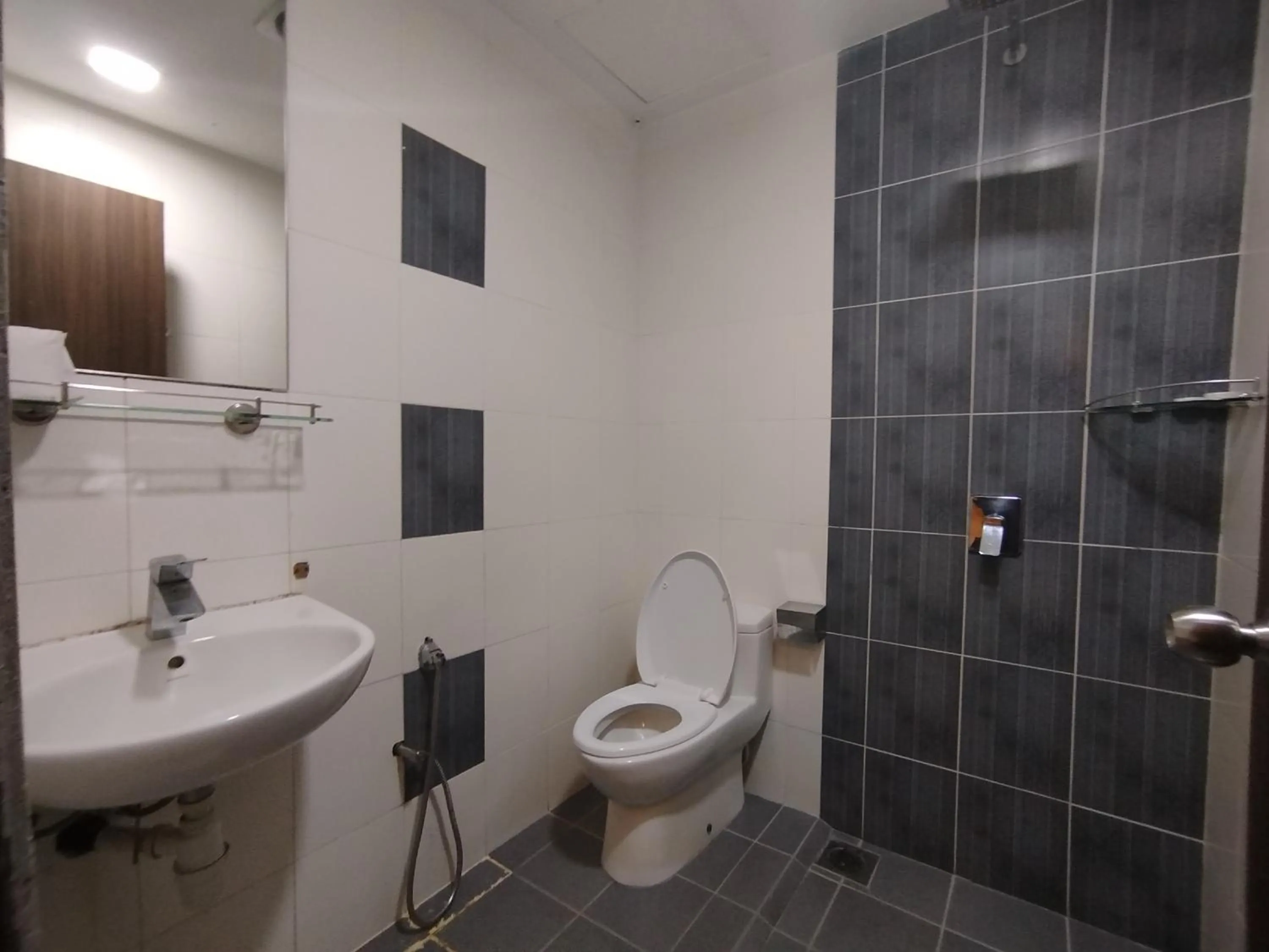 Shower in Hotel De Grand Orchard