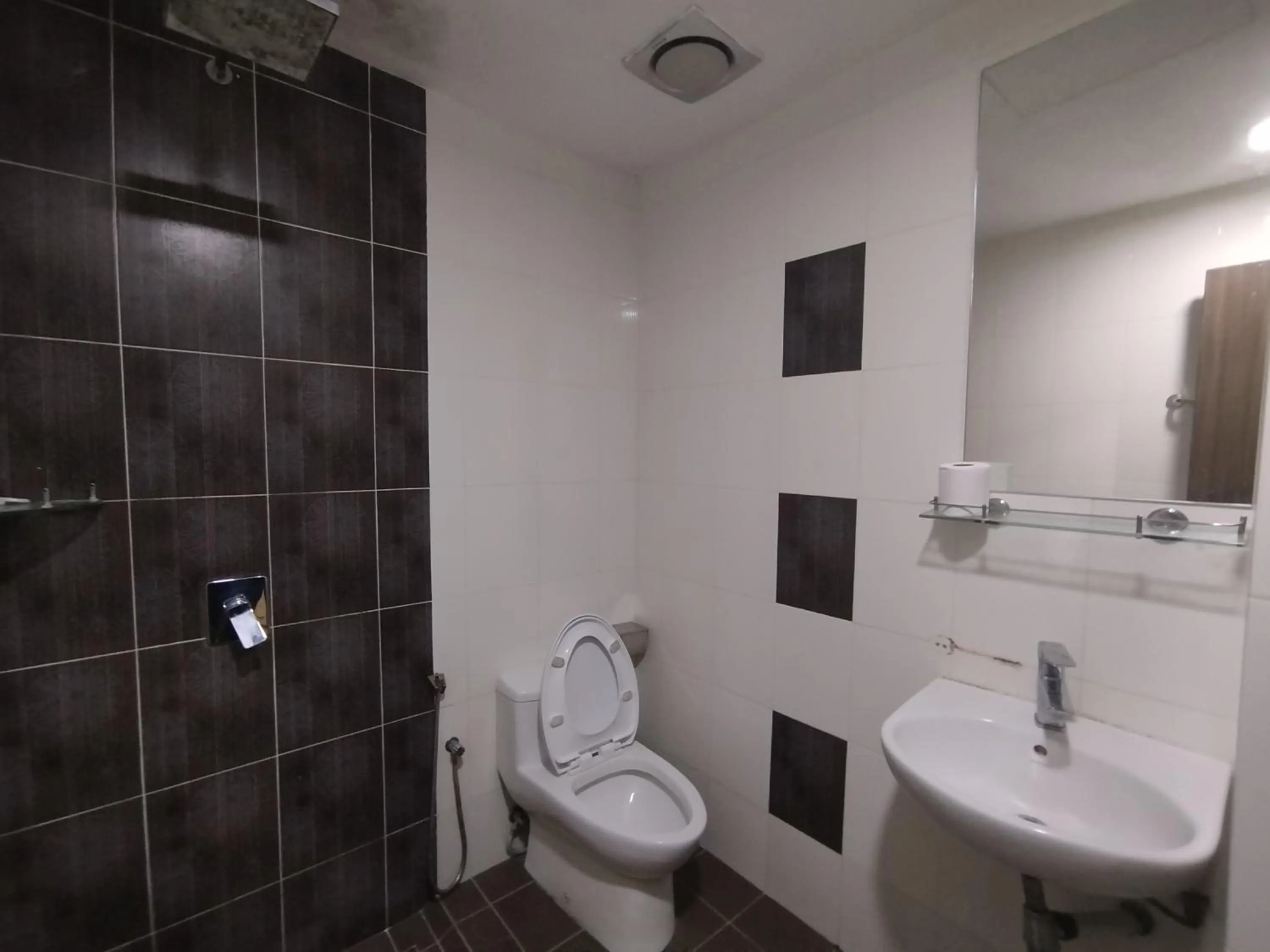 Toilet in Hotel De Grand Orchard