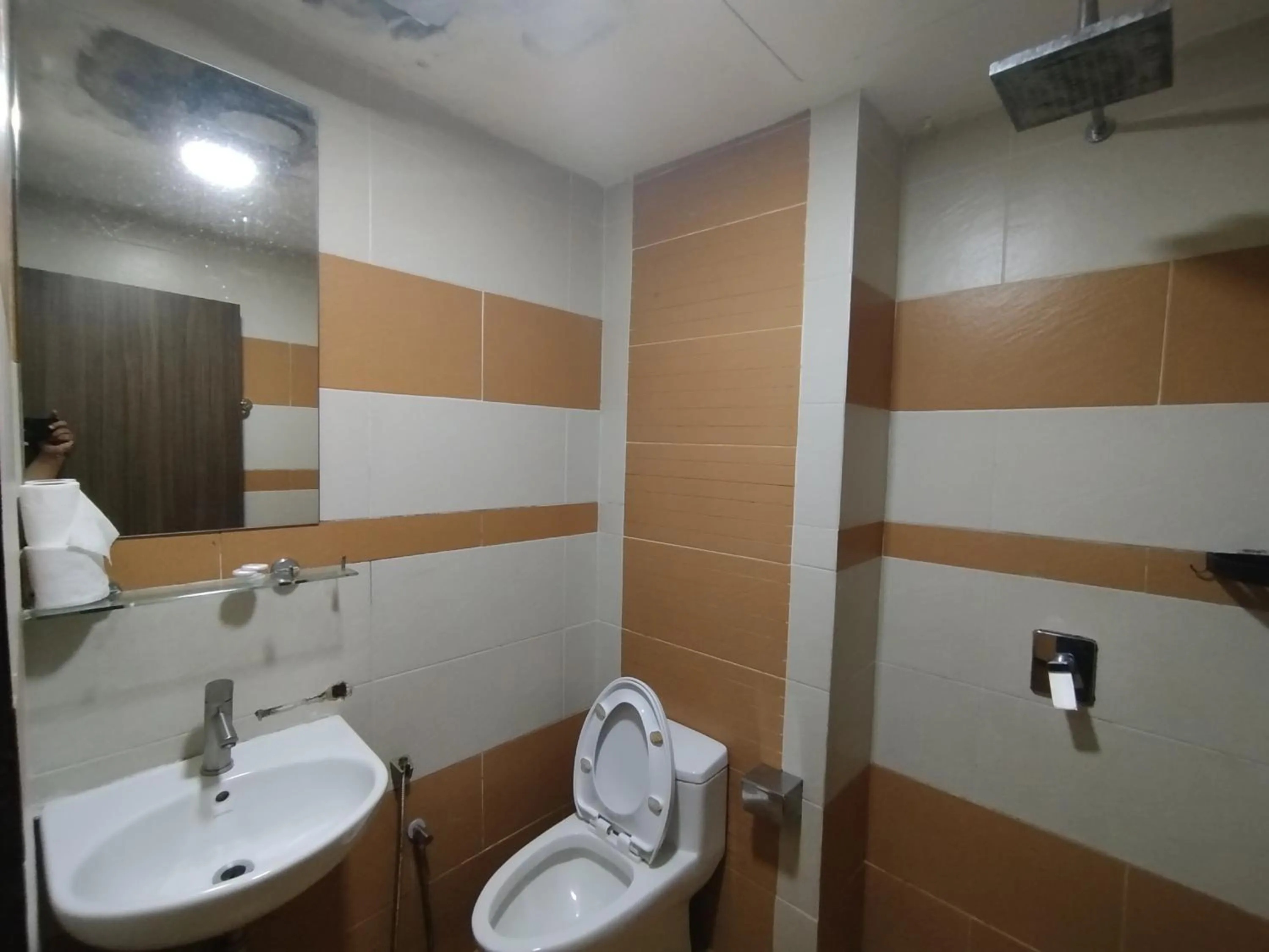 Shower in Hotel De Grand Orchard