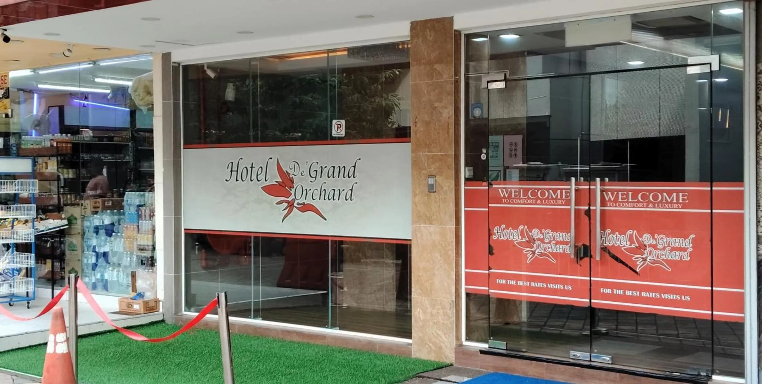 Facade/entrance in Hotel De Grand Orchard