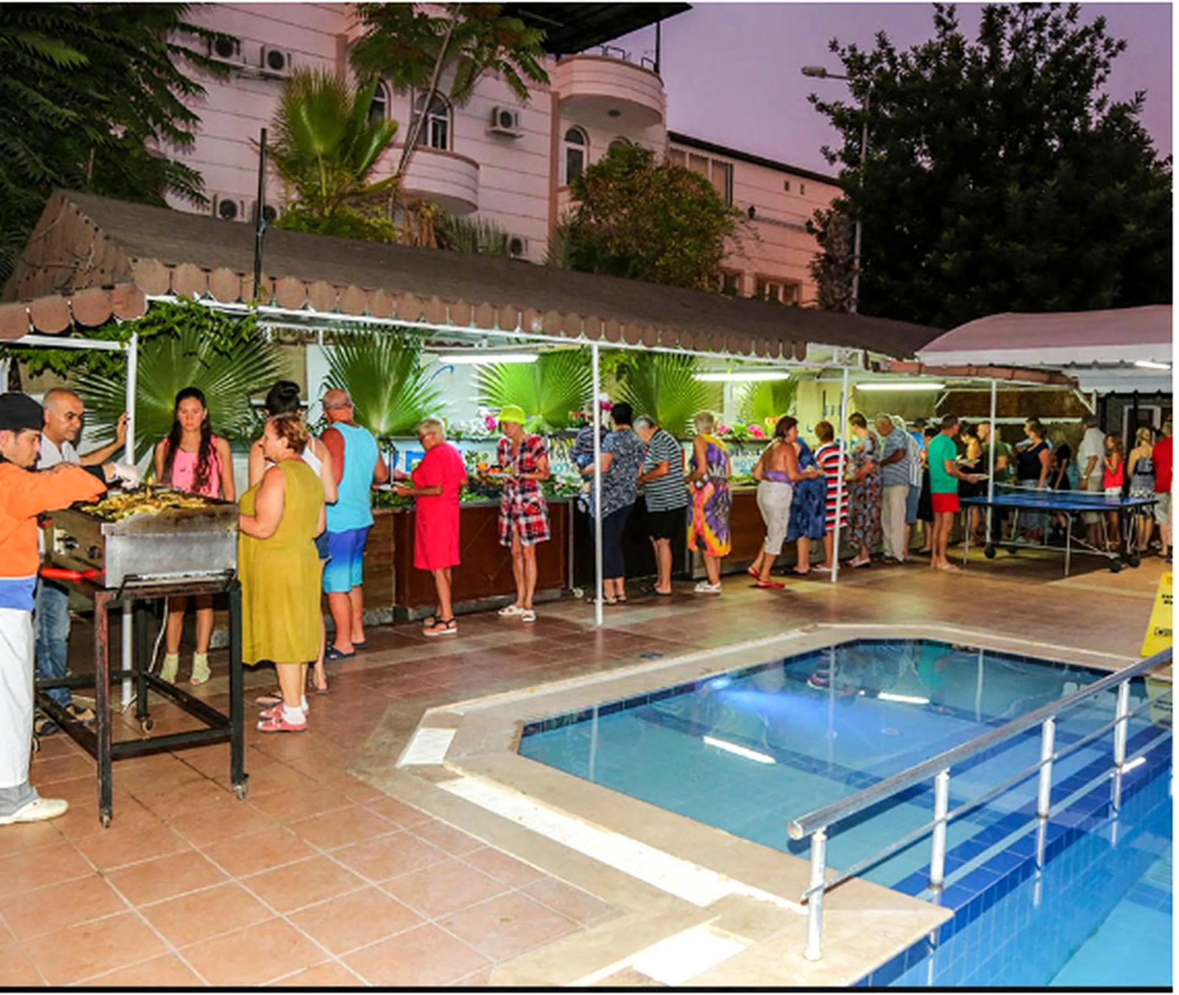 Restaurant/places to eat in More Hotel