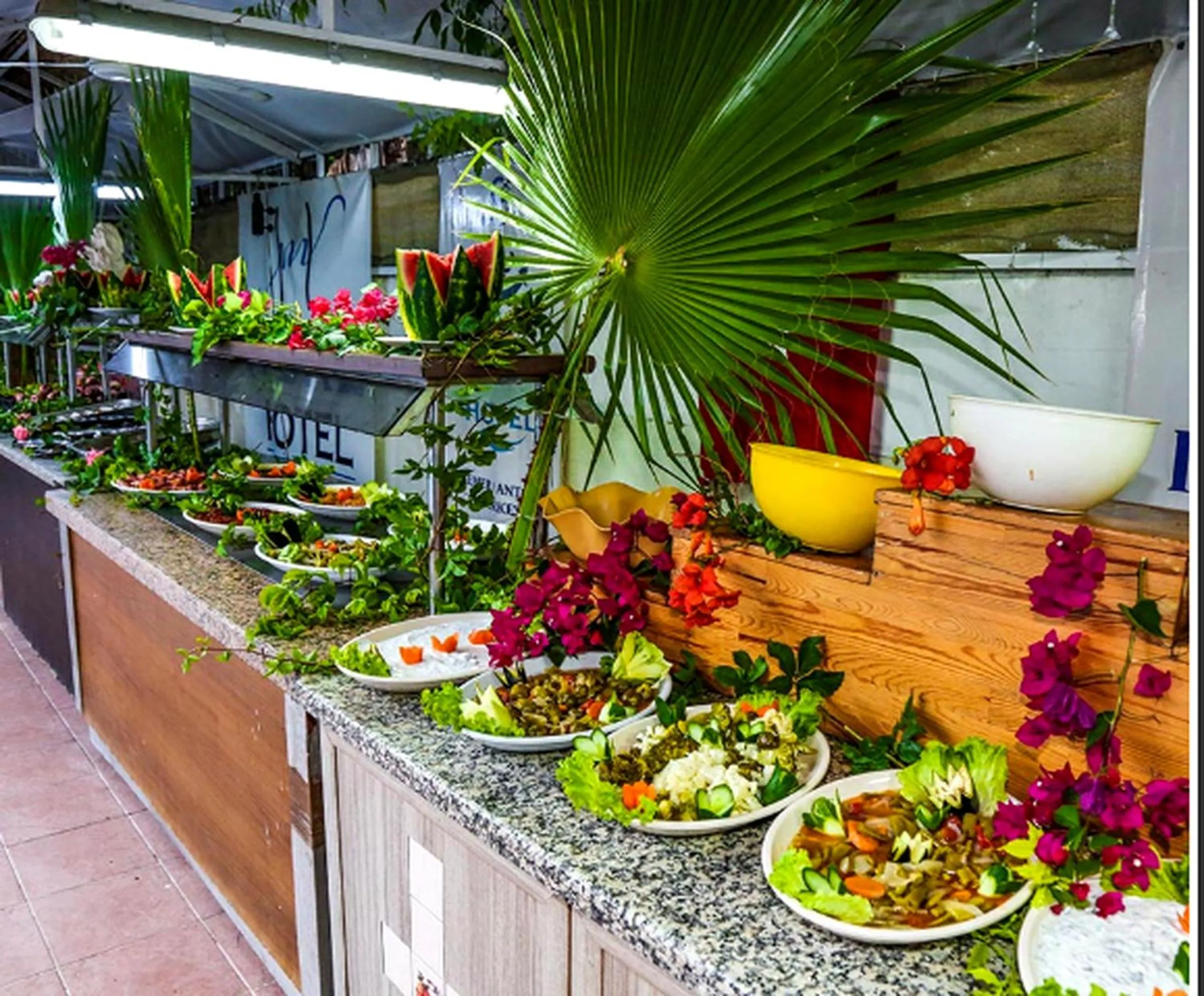 Restaurant/places to eat in More Hotel