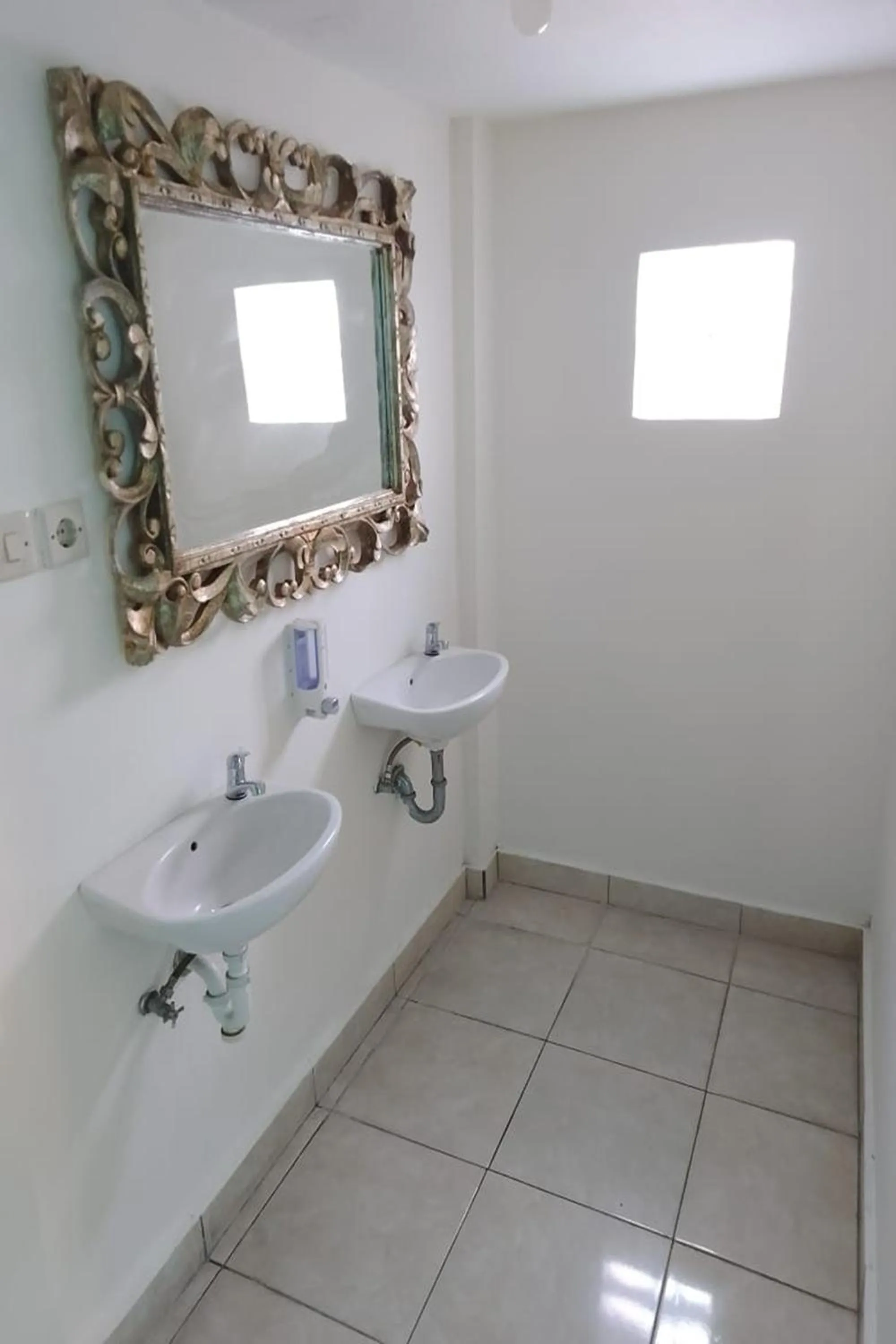 Toilet, Bathroom in Downtown Monkey Forest Hostel