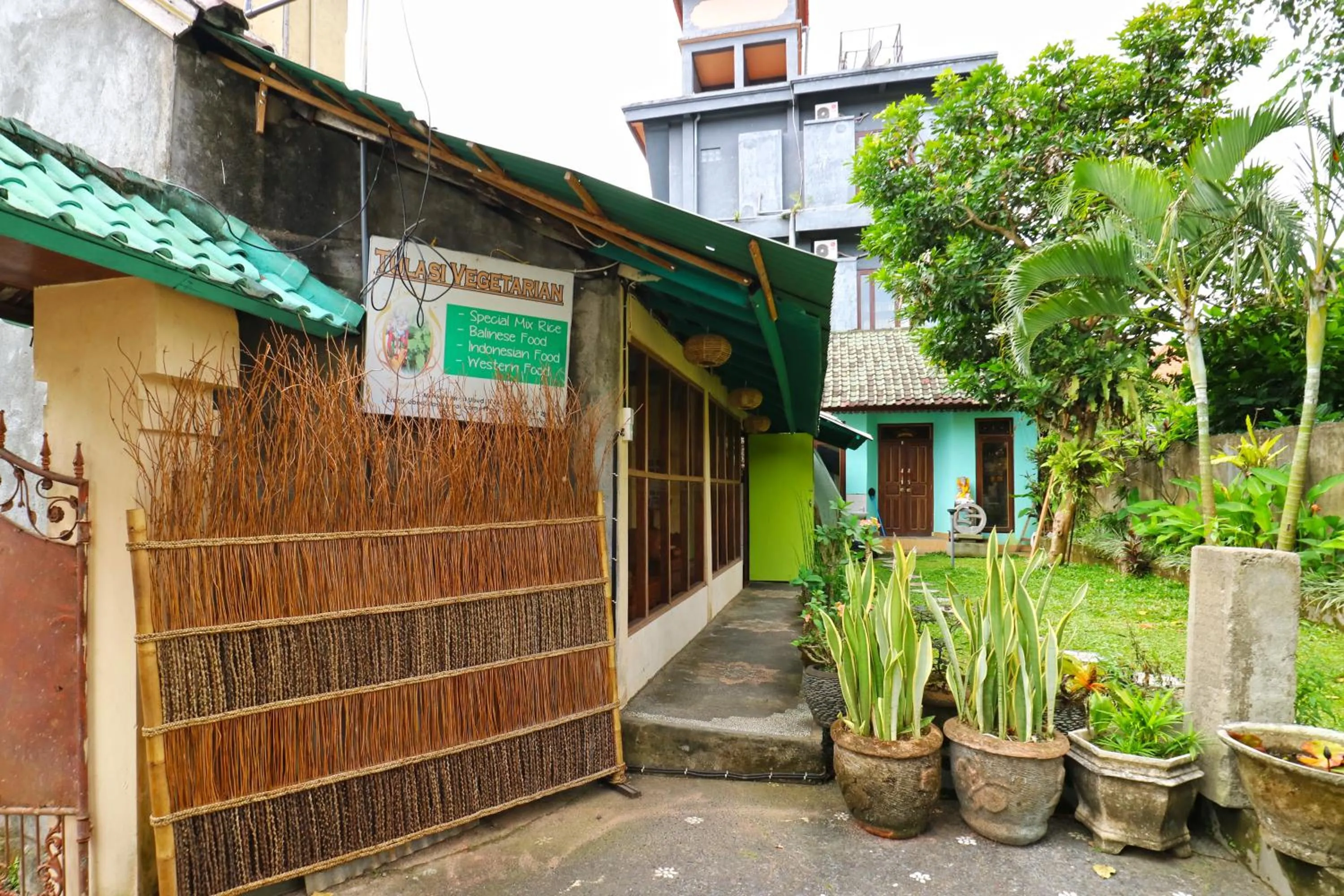 Garden, Property Building in Downtown Monkey Forest Hostel
