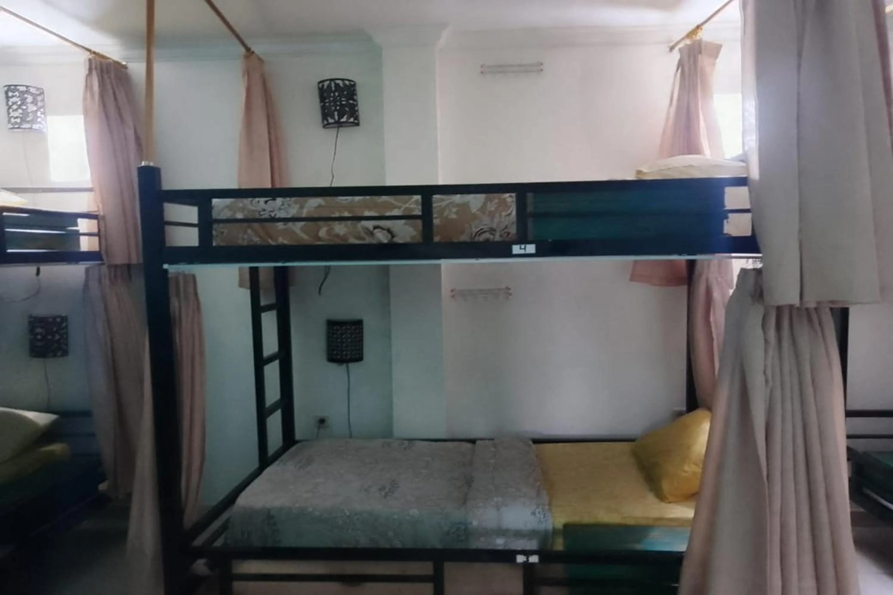 Bed, Bunk Bed in Downtown Monkey Forest Hostel