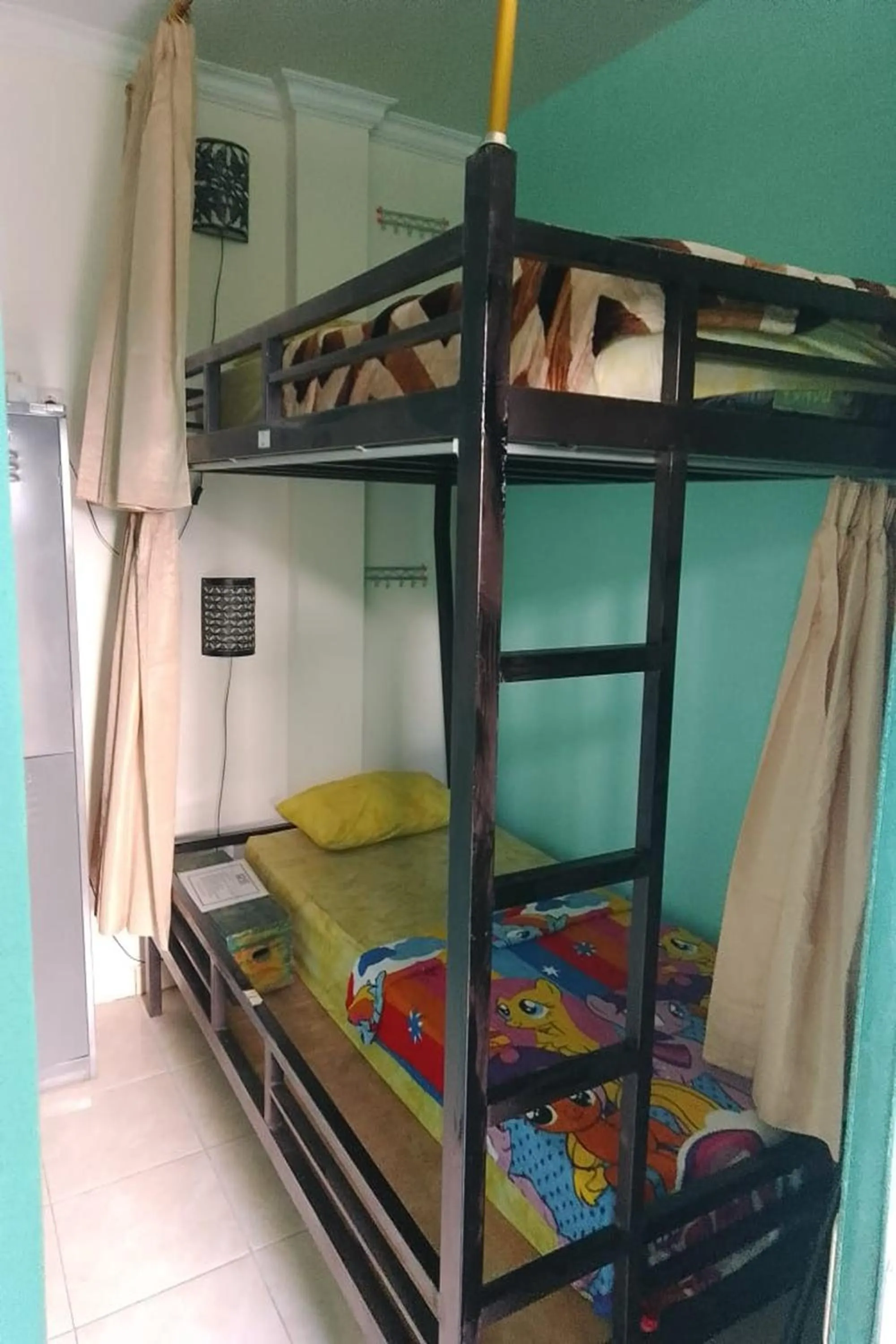 Bed, Bunk Bed in Downtown Monkey Forest Hostel