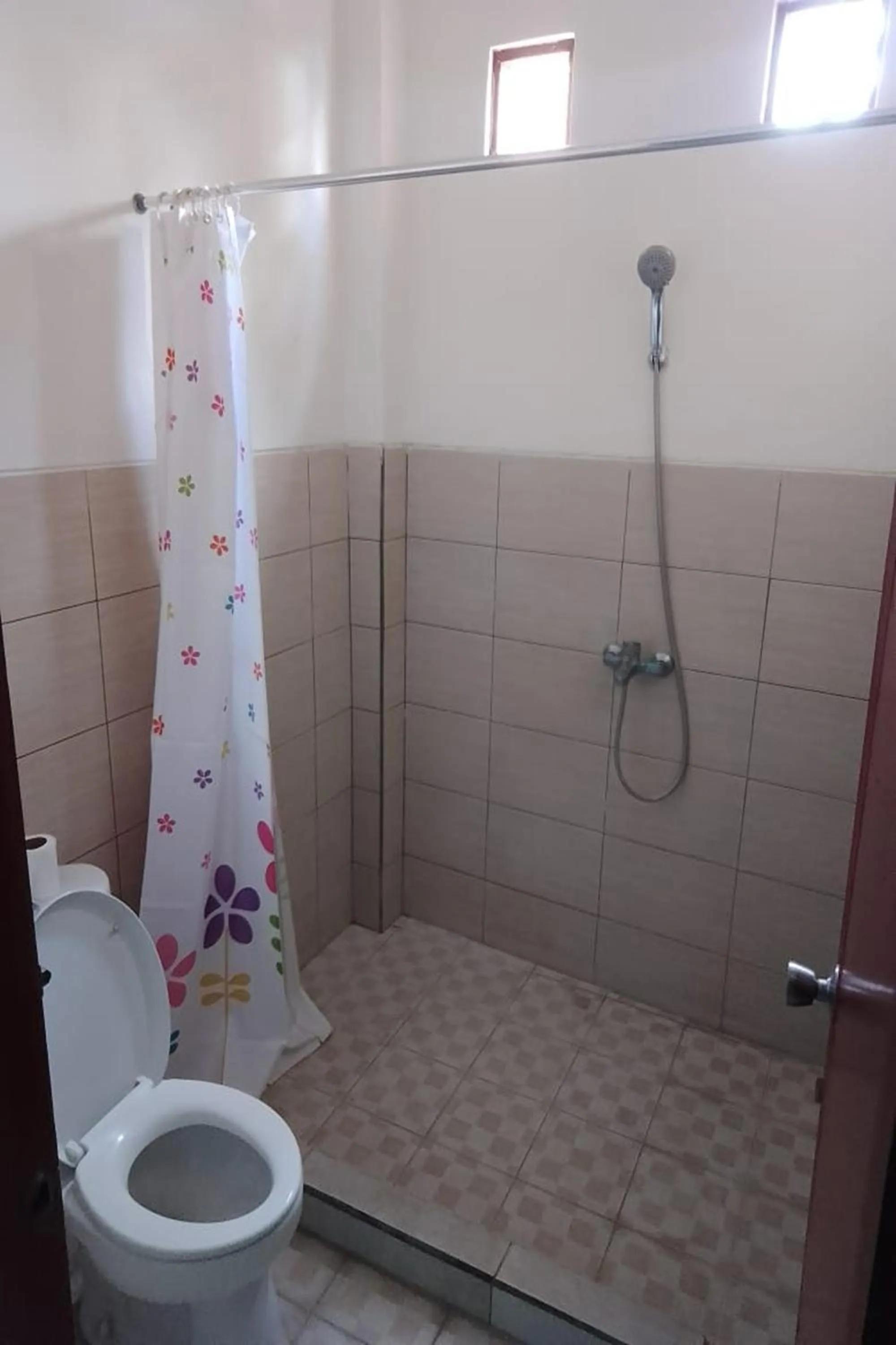 Shower, Bathroom in Downtown Monkey Forest Hostel