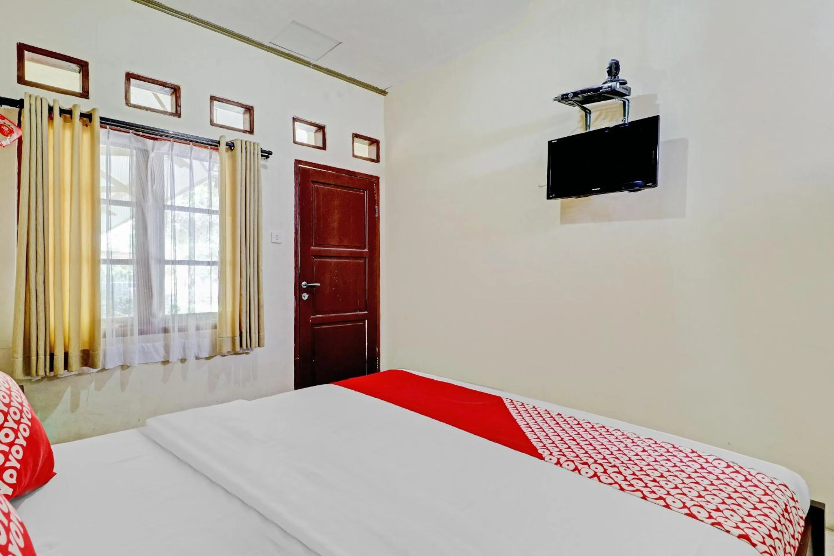 Bedroom in Collection O 90461 Graha Atmadja Syariah Guest House