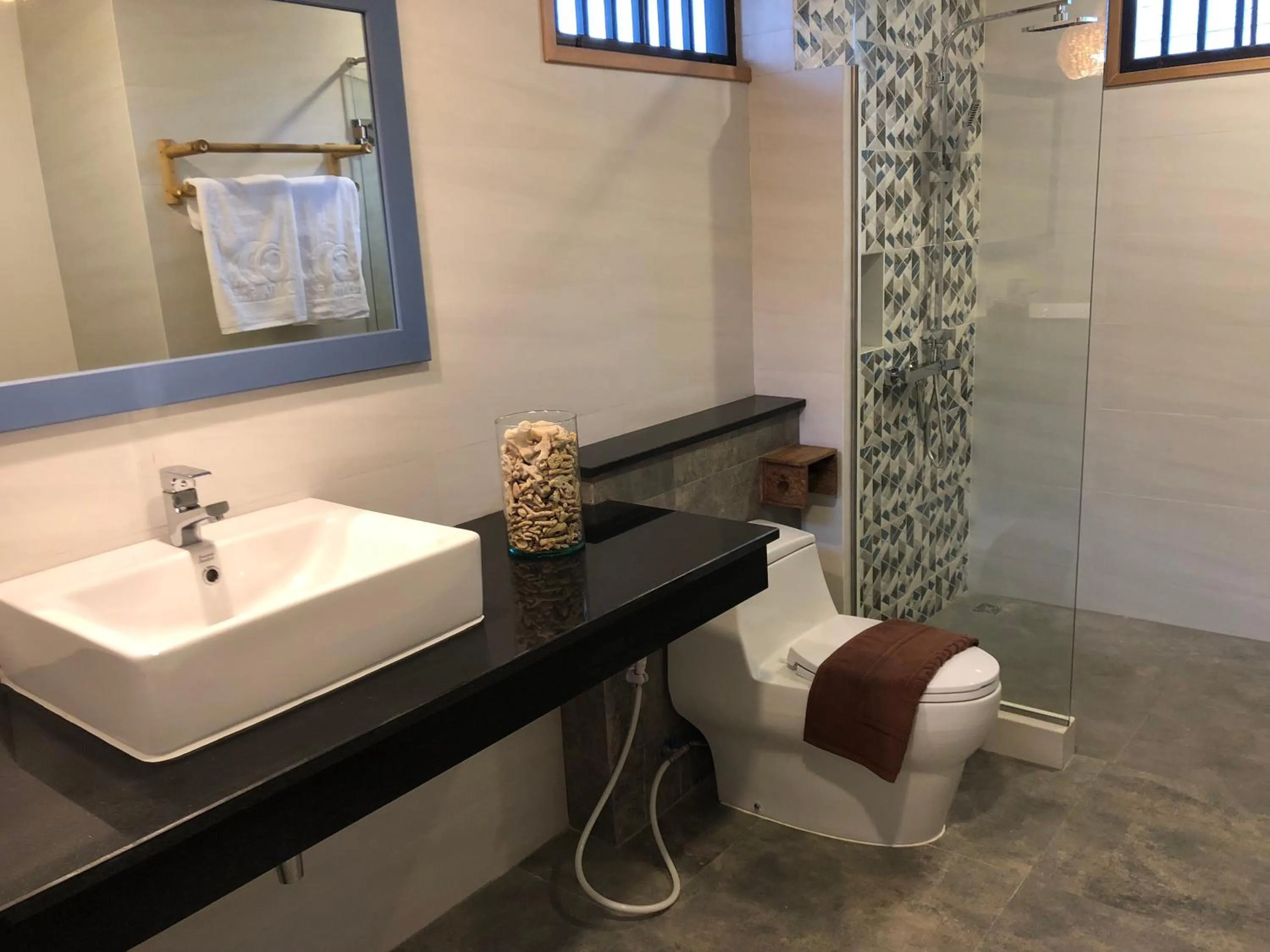 Toilet in Lanta Casa Blanca