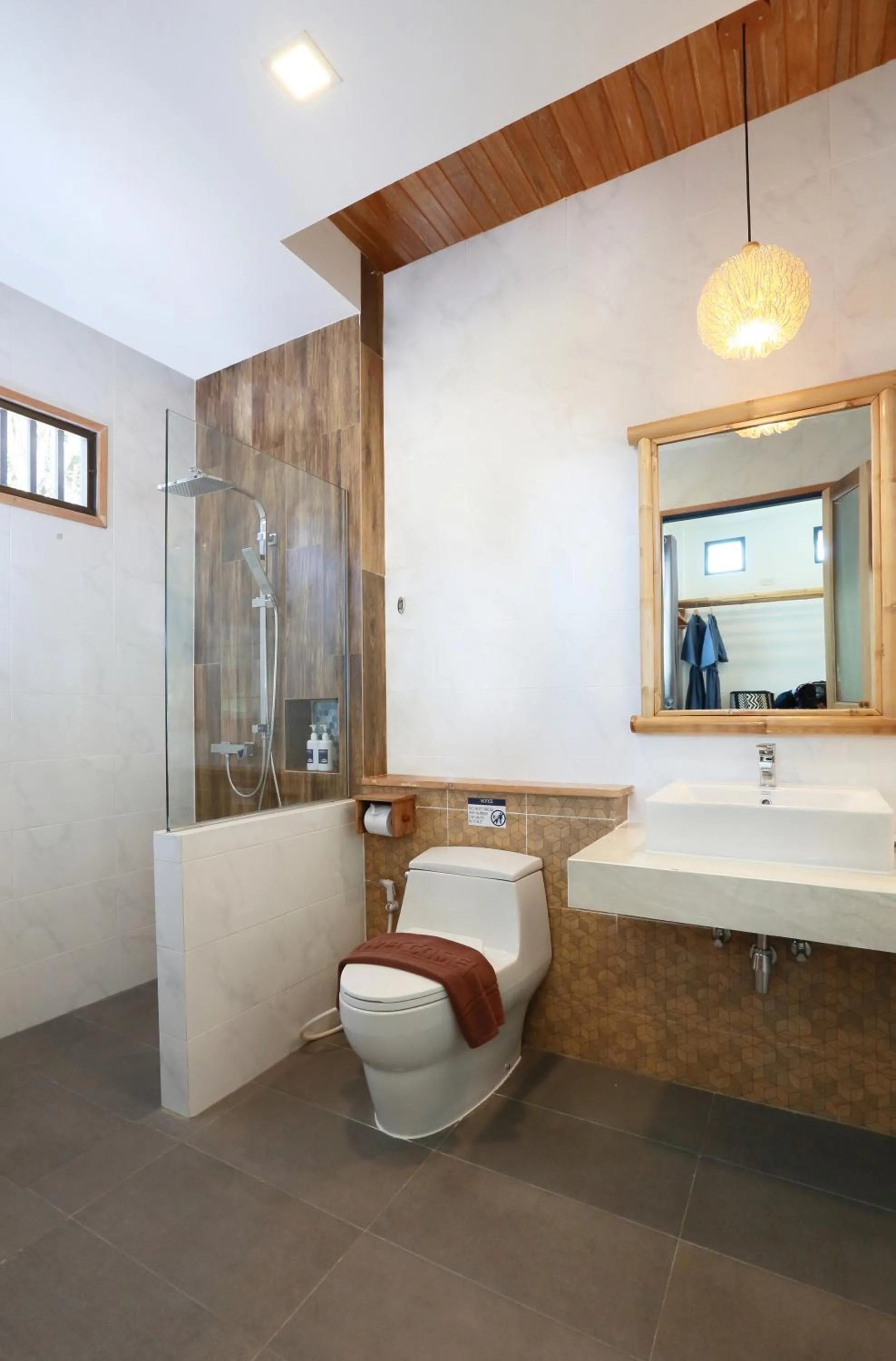 Toilet in Lanta Casa Blanca