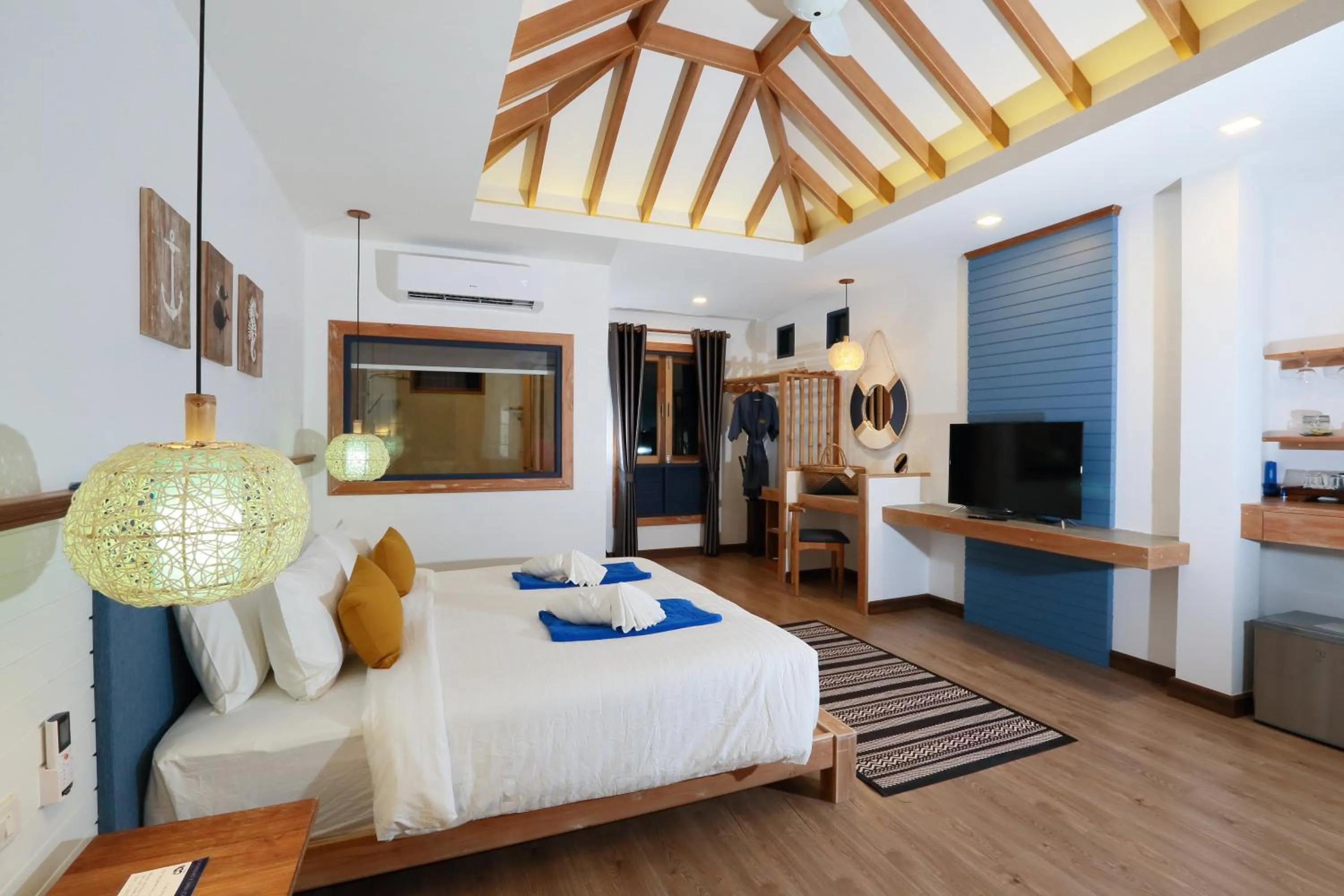 Photo of the whole room, Bed in Lanta Casa Blanca