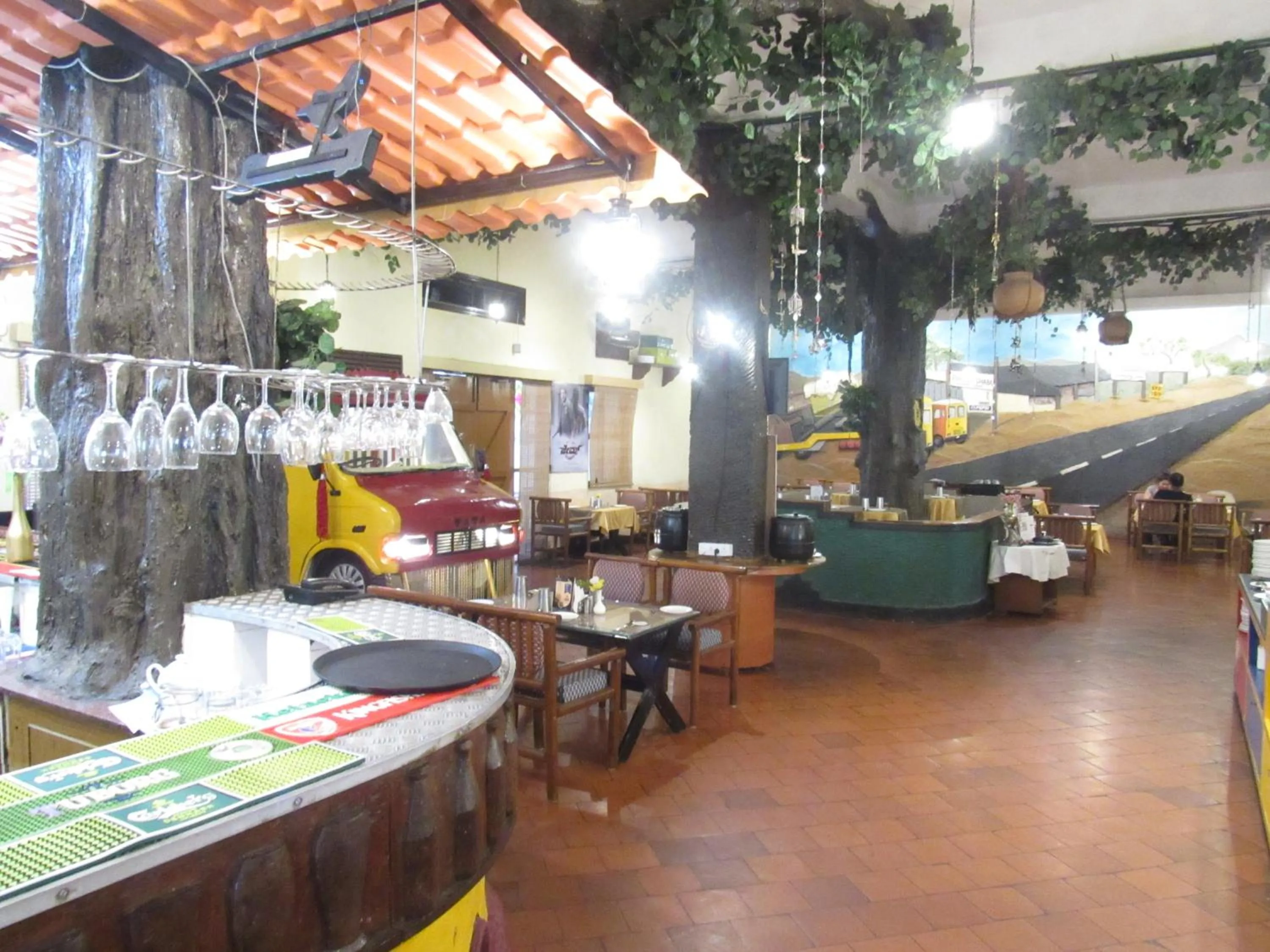 Restaurant/places to eat in Ramanashree California Resort