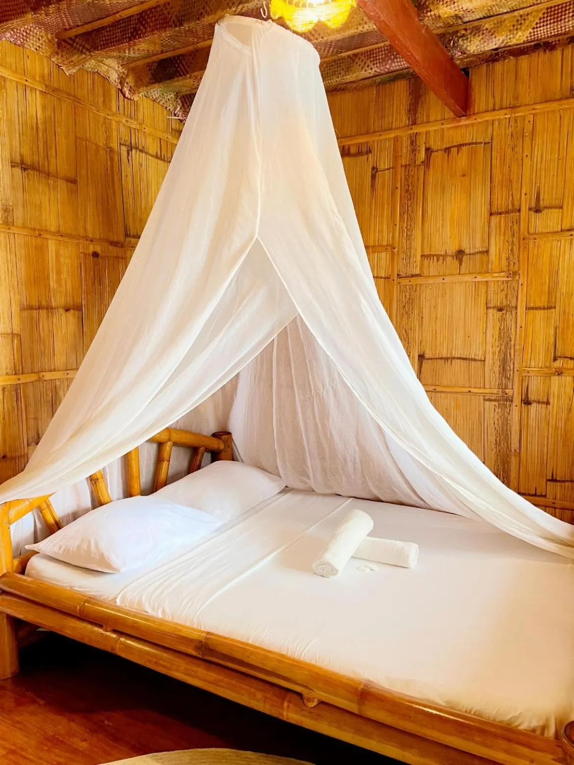 Bed in Camiguin Blue Lagoon Cottages