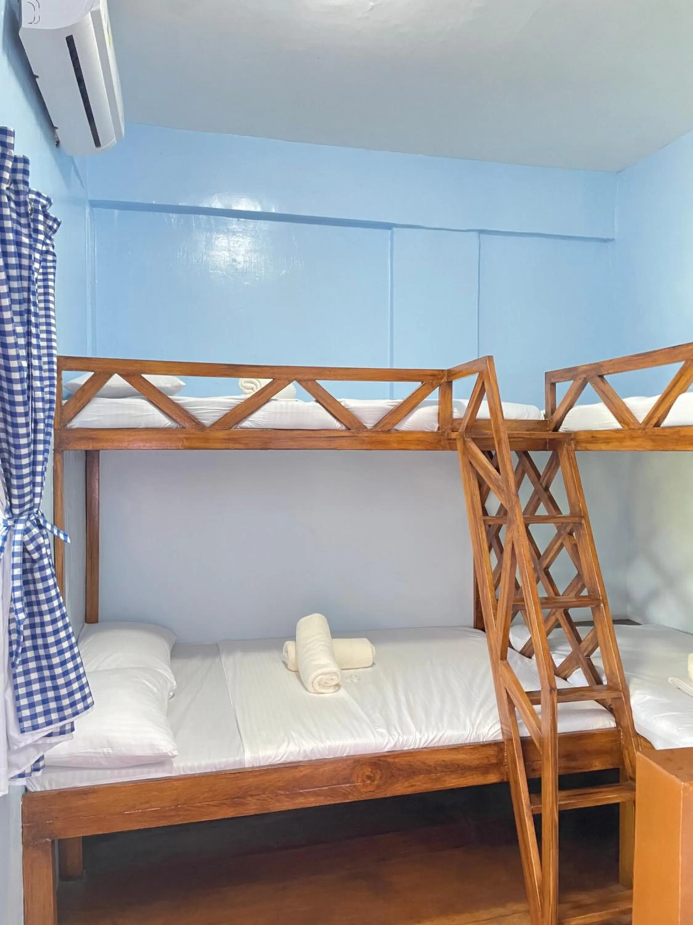 Bed in Camiguin Blue Lagoon Cottages