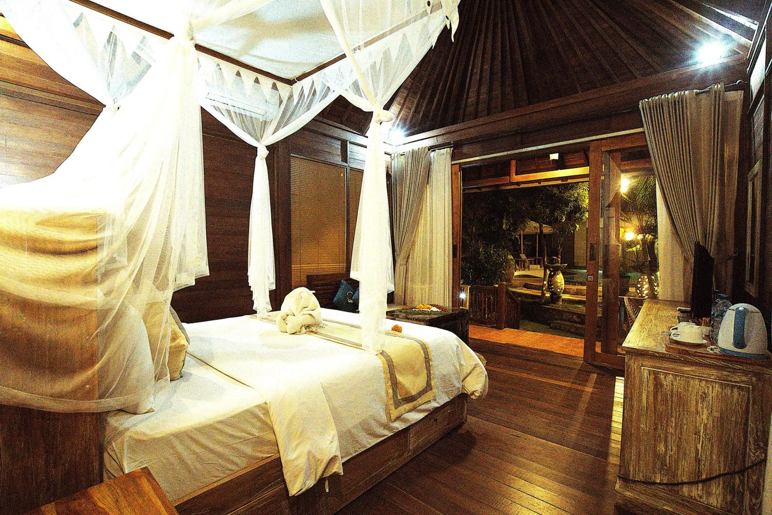 Bed in Ocean Terrace Suite And Spa Luxury