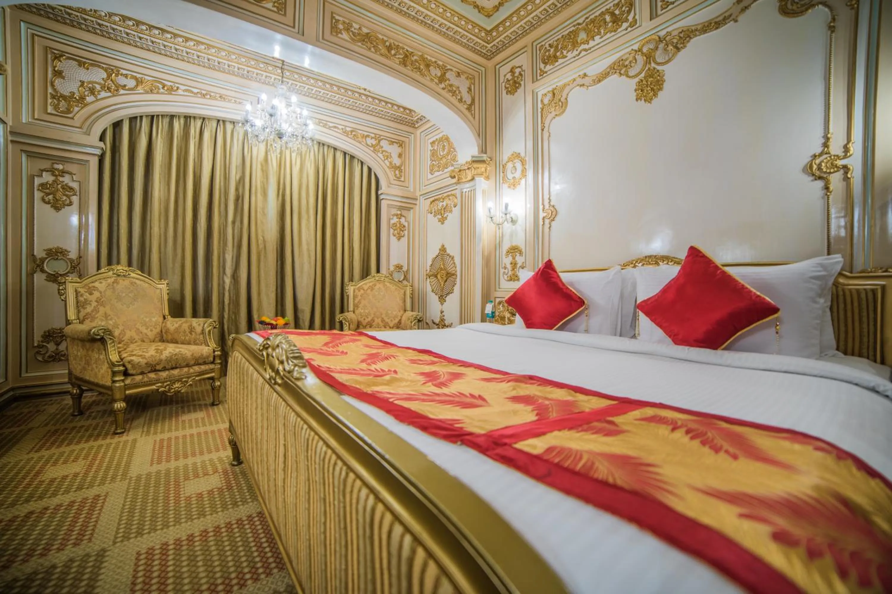 Bed in Ramoji Film City- Sitara Luxury Hotel