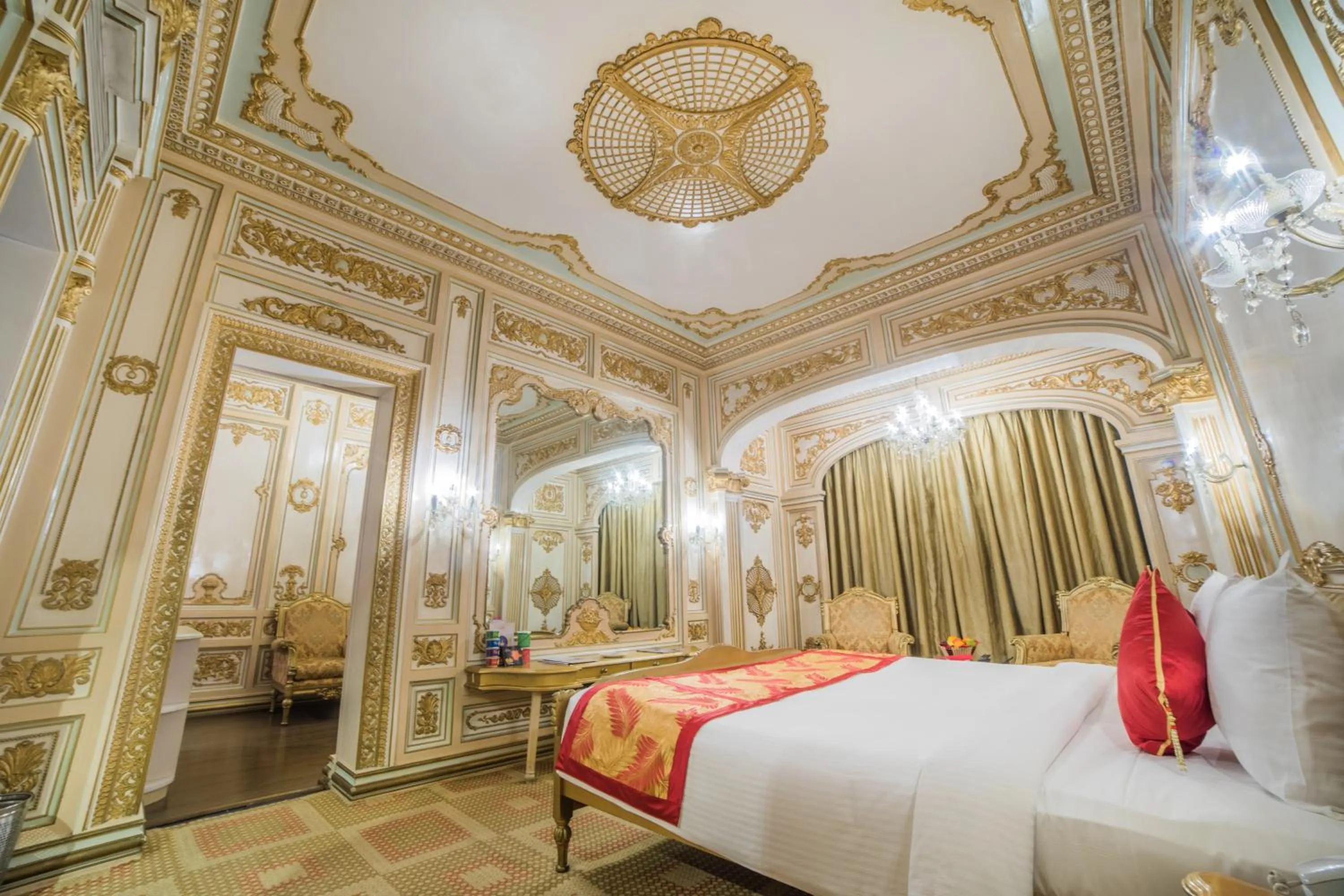 Bed in Ramoji Film City- Sitara Luxury Hotel