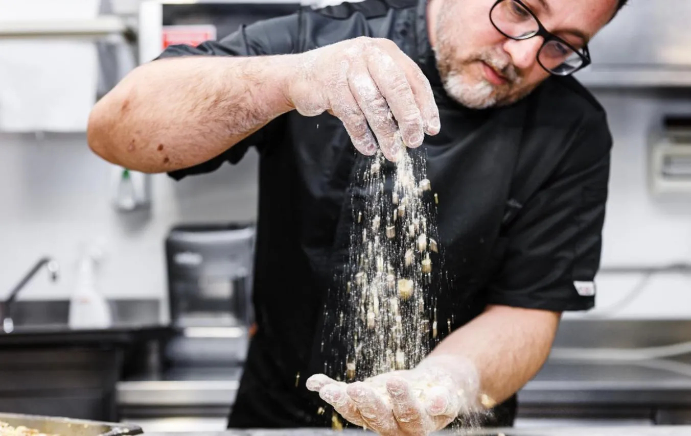 People in Hotel Sabrina