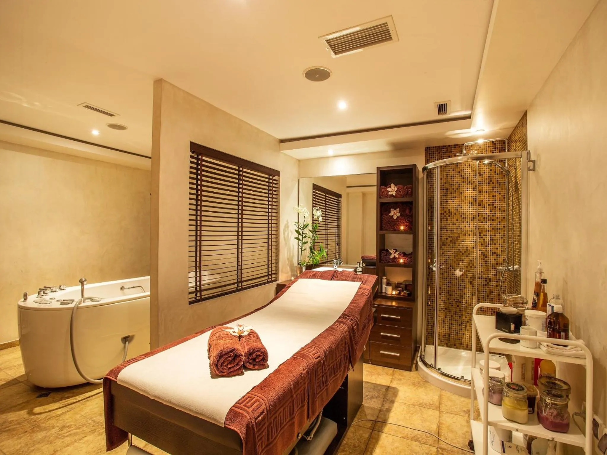 Hot Tub, Bed in Kamengrad Hotel & SPA